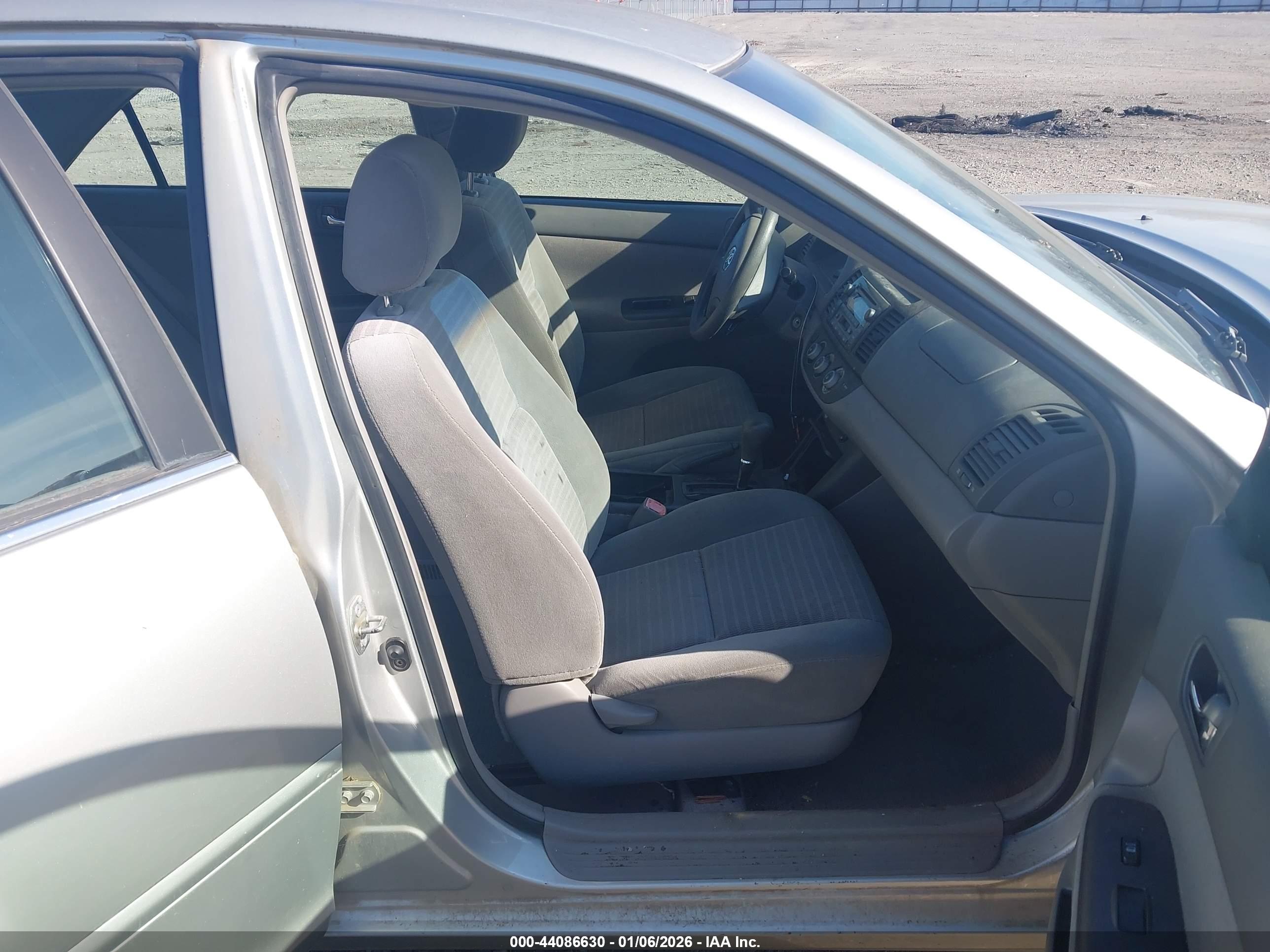 TOYOTA CAMRY image 5