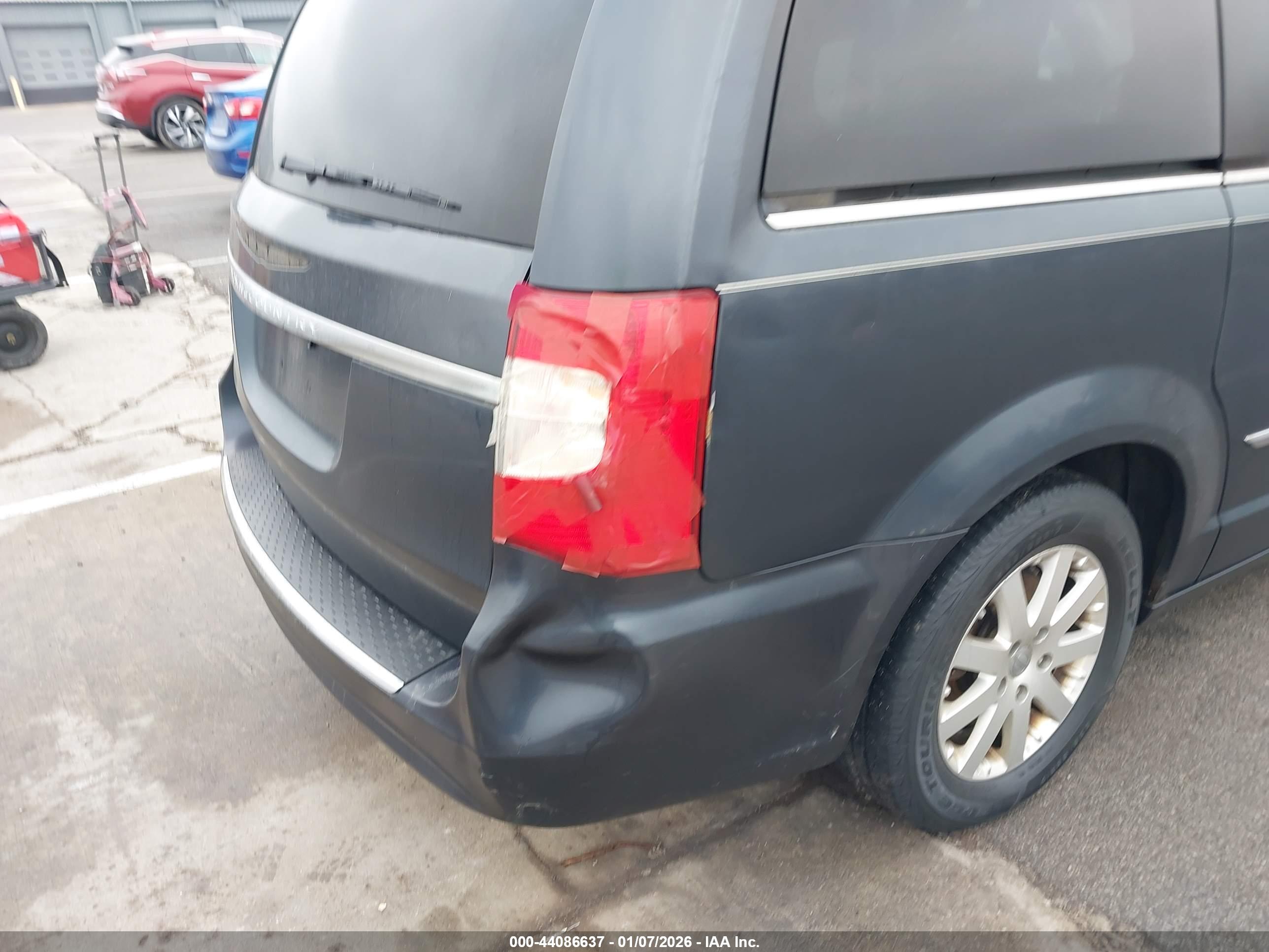 CHRYSLER TOWN image 6