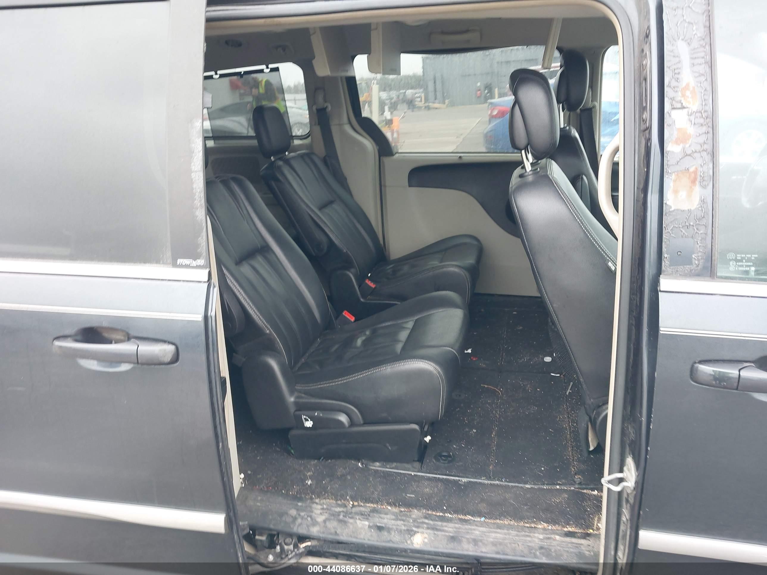 CHRYSLER TOWN image 8