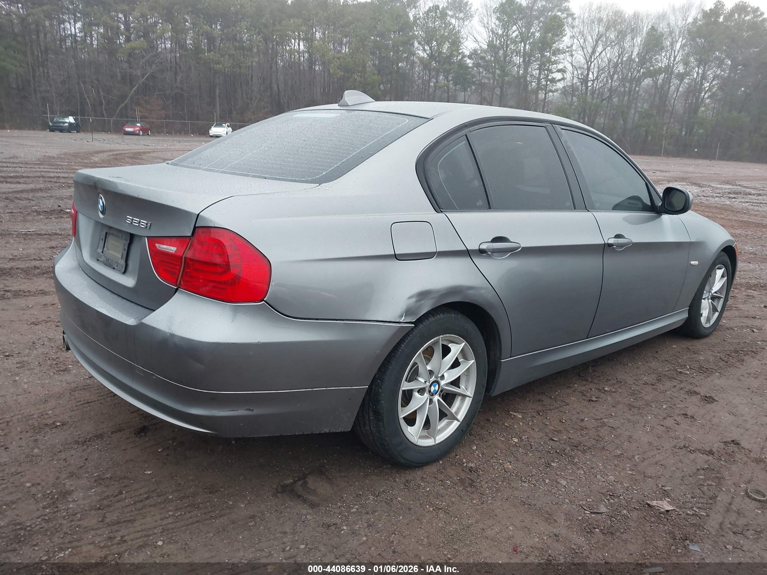 BMW 328I image 4