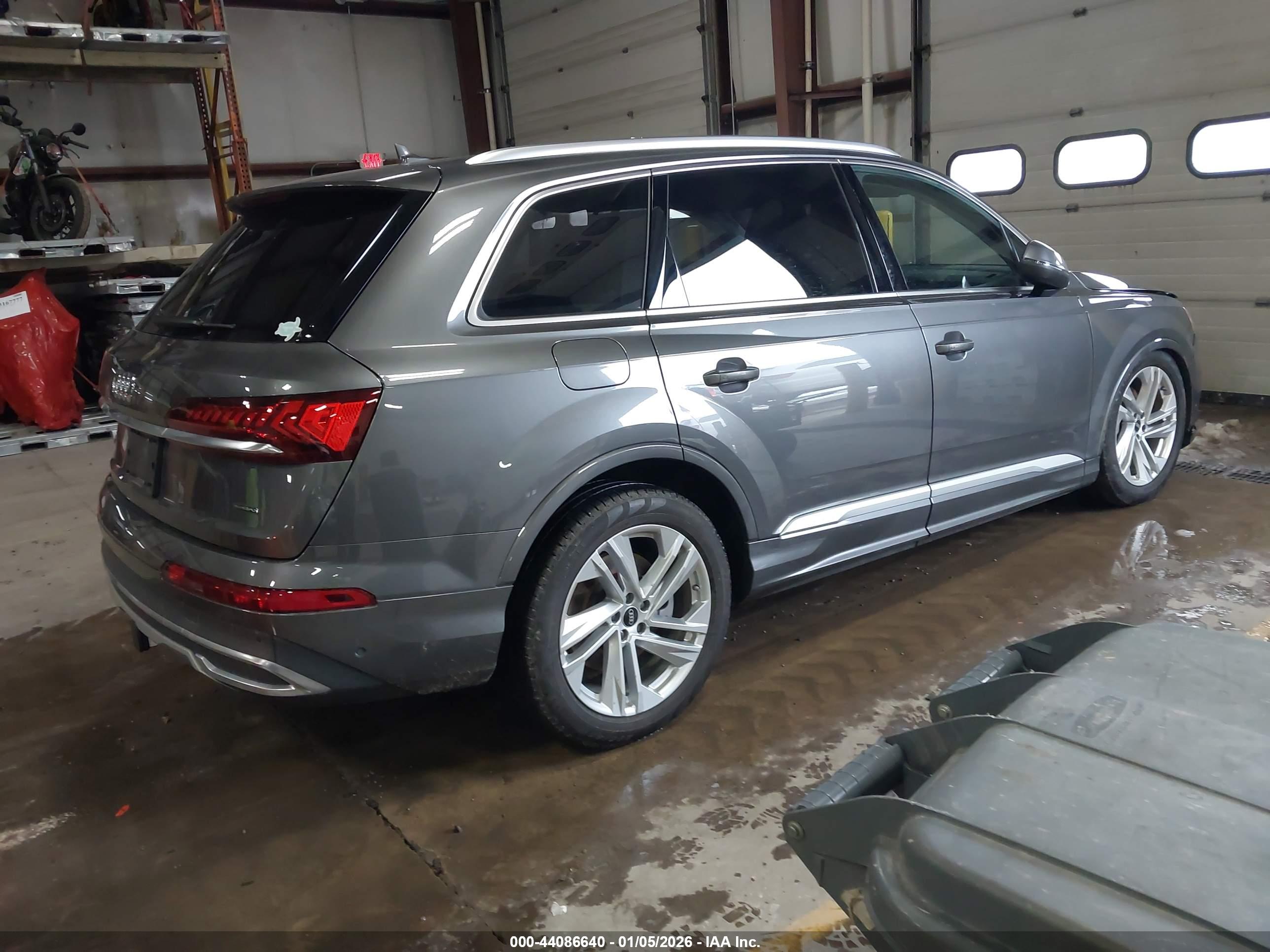 AUDI Q7 image 4