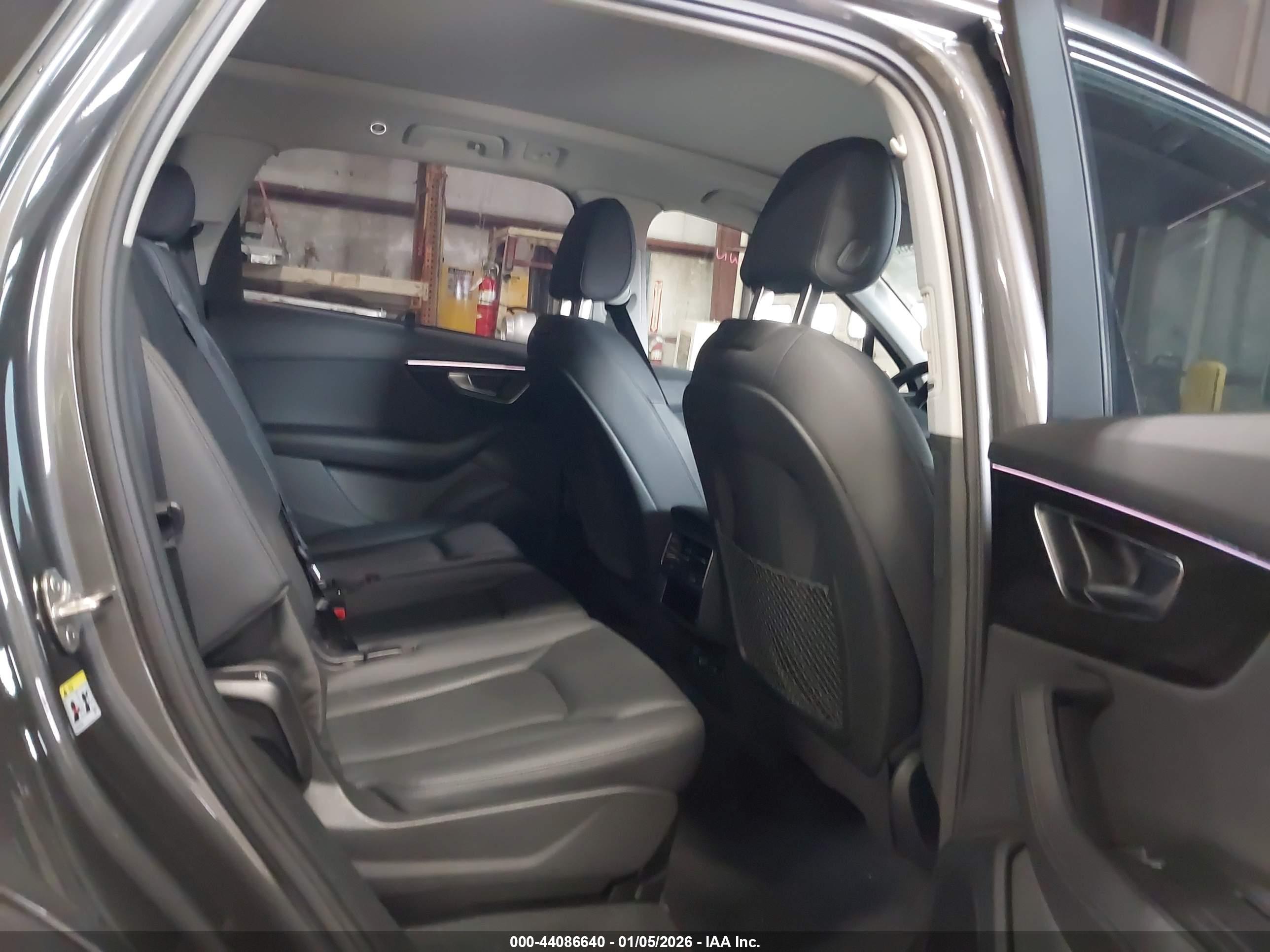 AUDI Q7 image 8