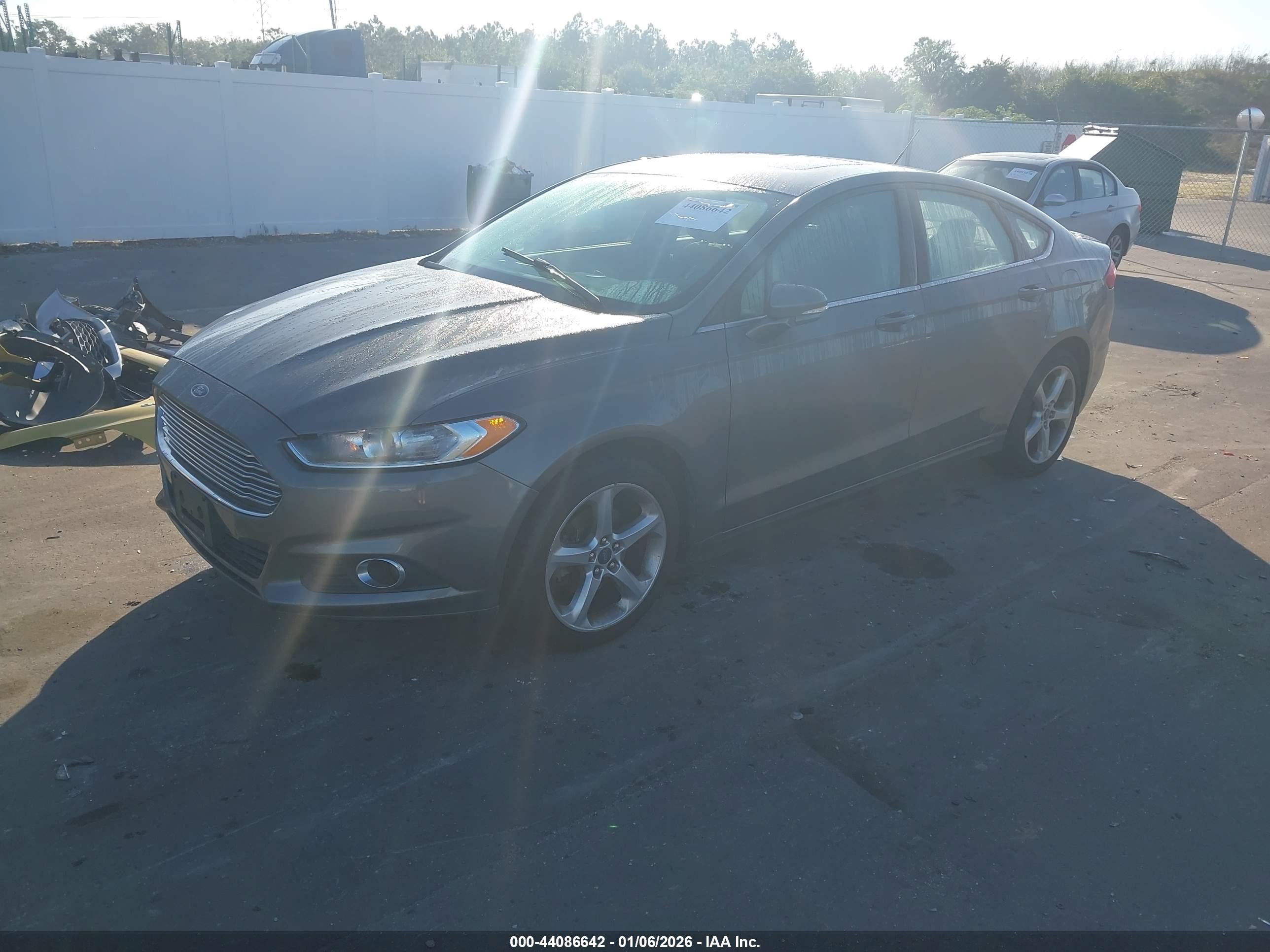 FORD FUSION image 2