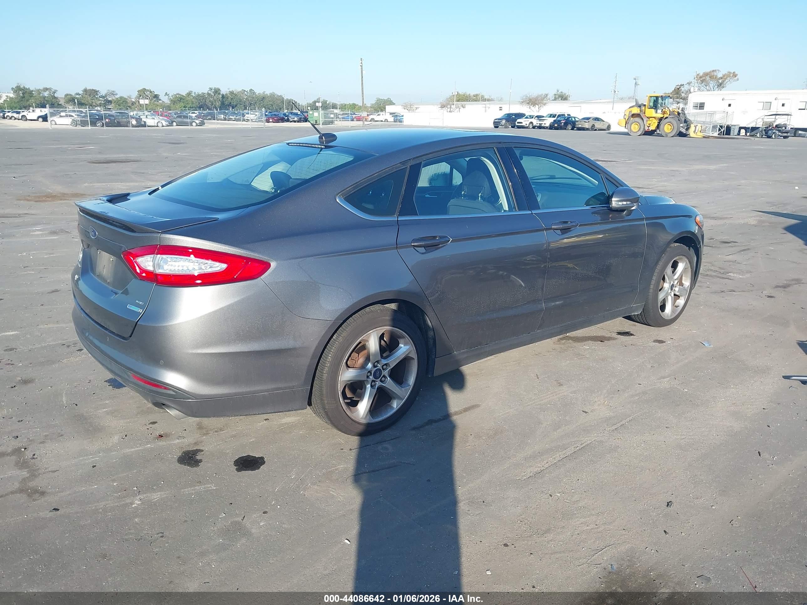 FORD FUSION image 4