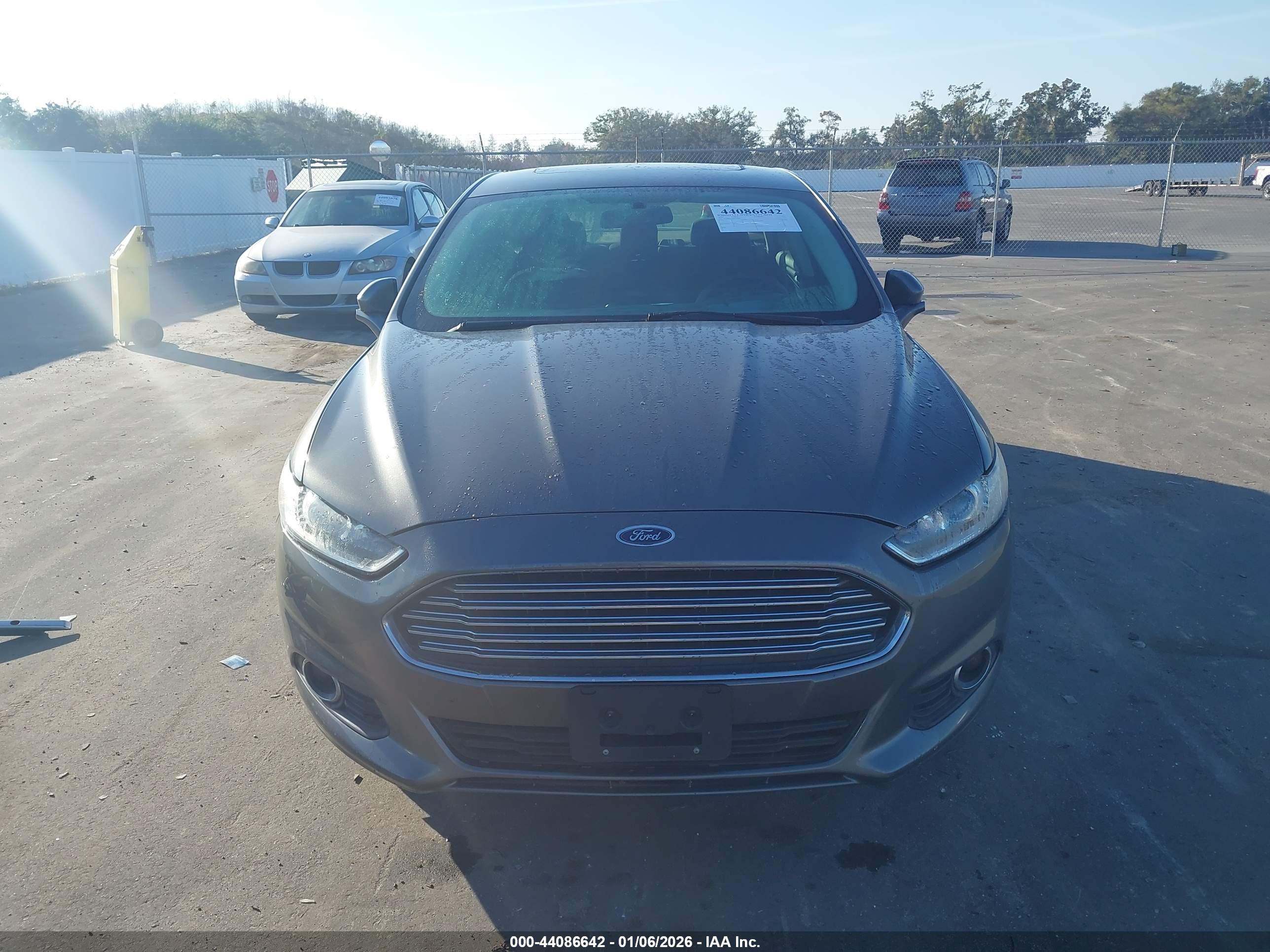 FORD FUSION image 6