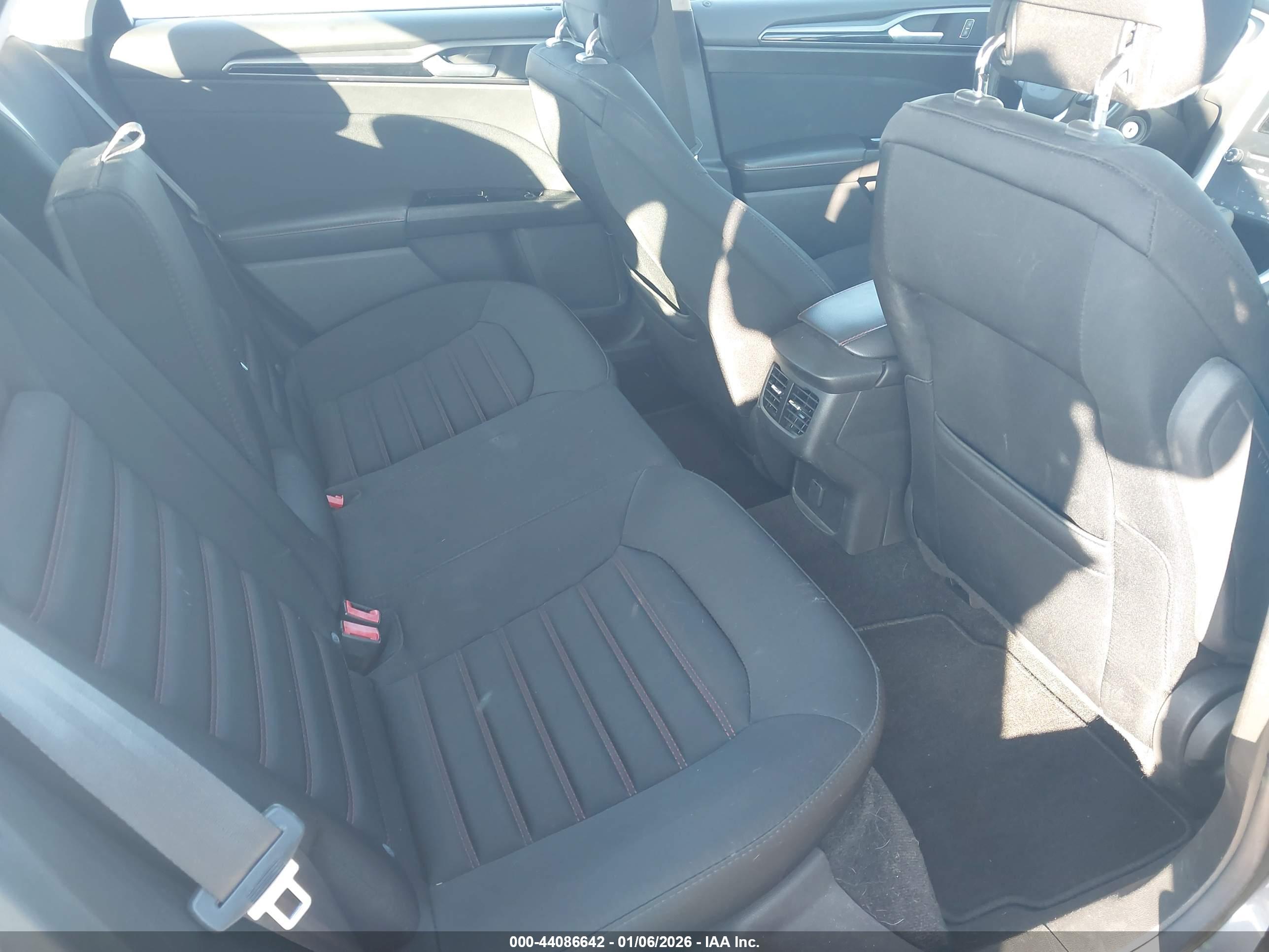 FORD FUSION image 8