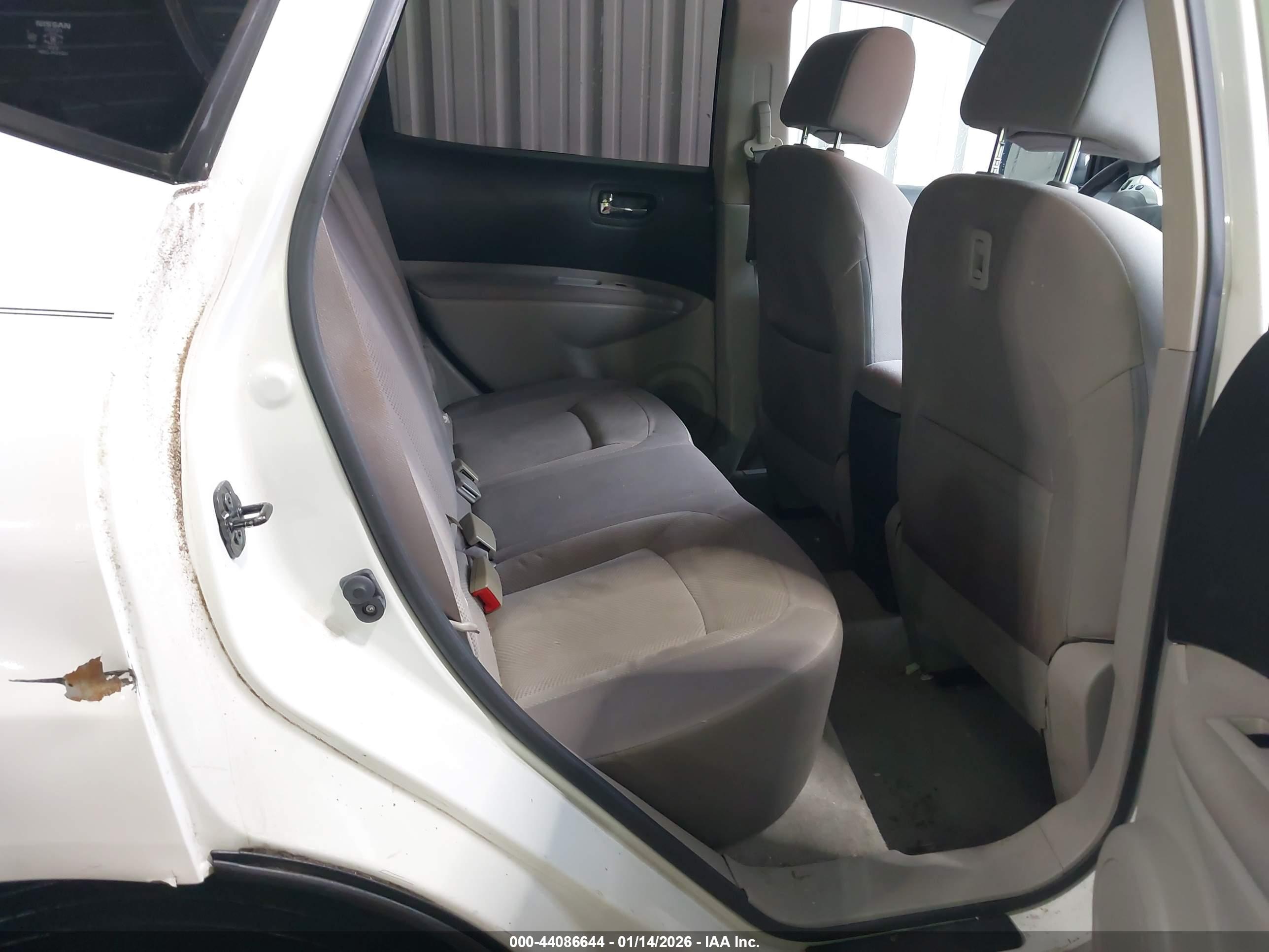 NISSAN ROGUE image 8