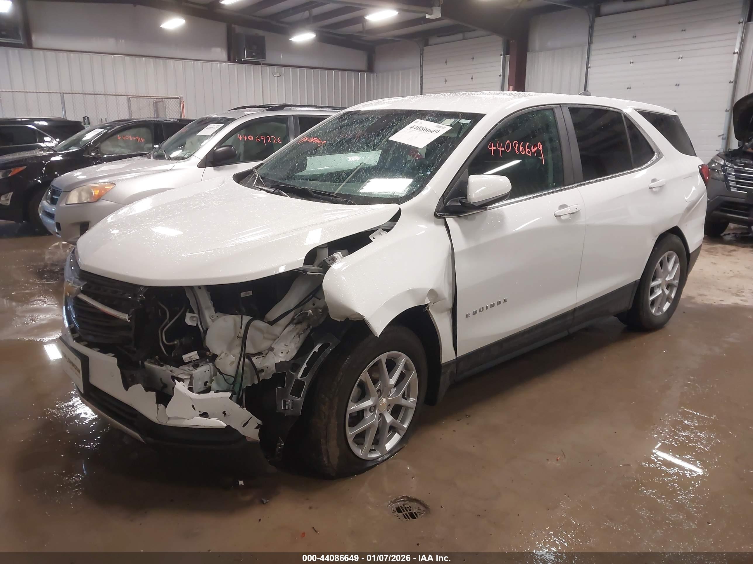CHEVROLET EQUINOX image 2