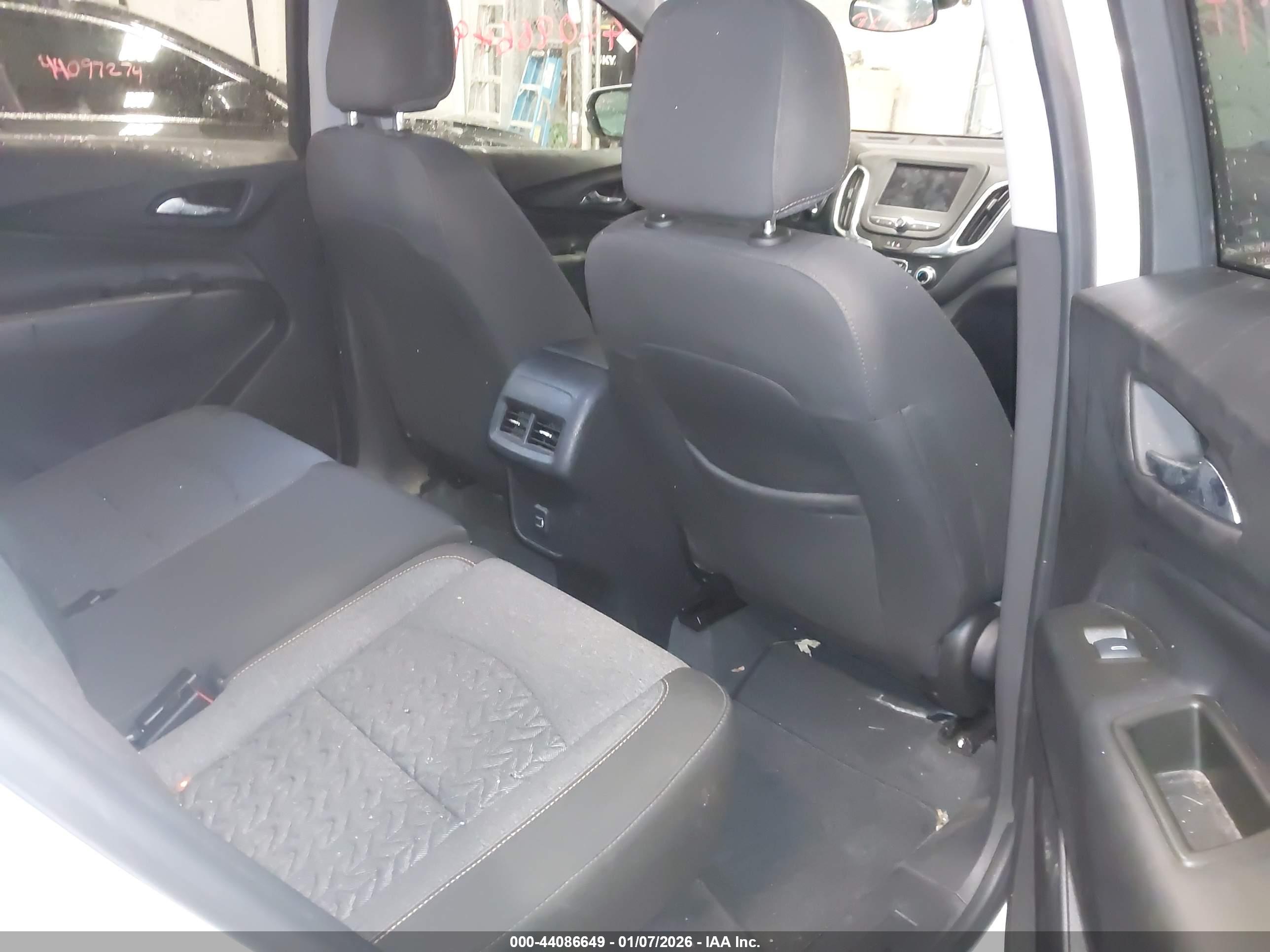 CHEVROLET EQUINOX image 8