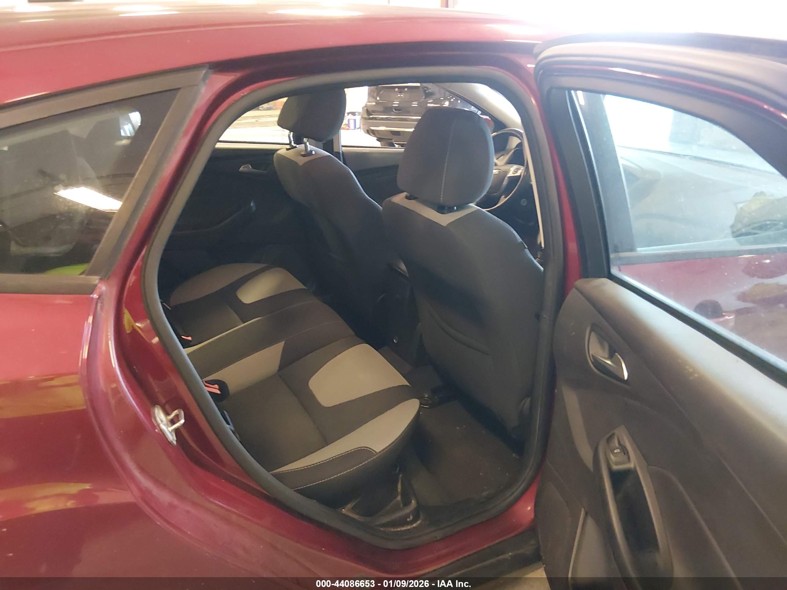 FORD FOCUS image 8