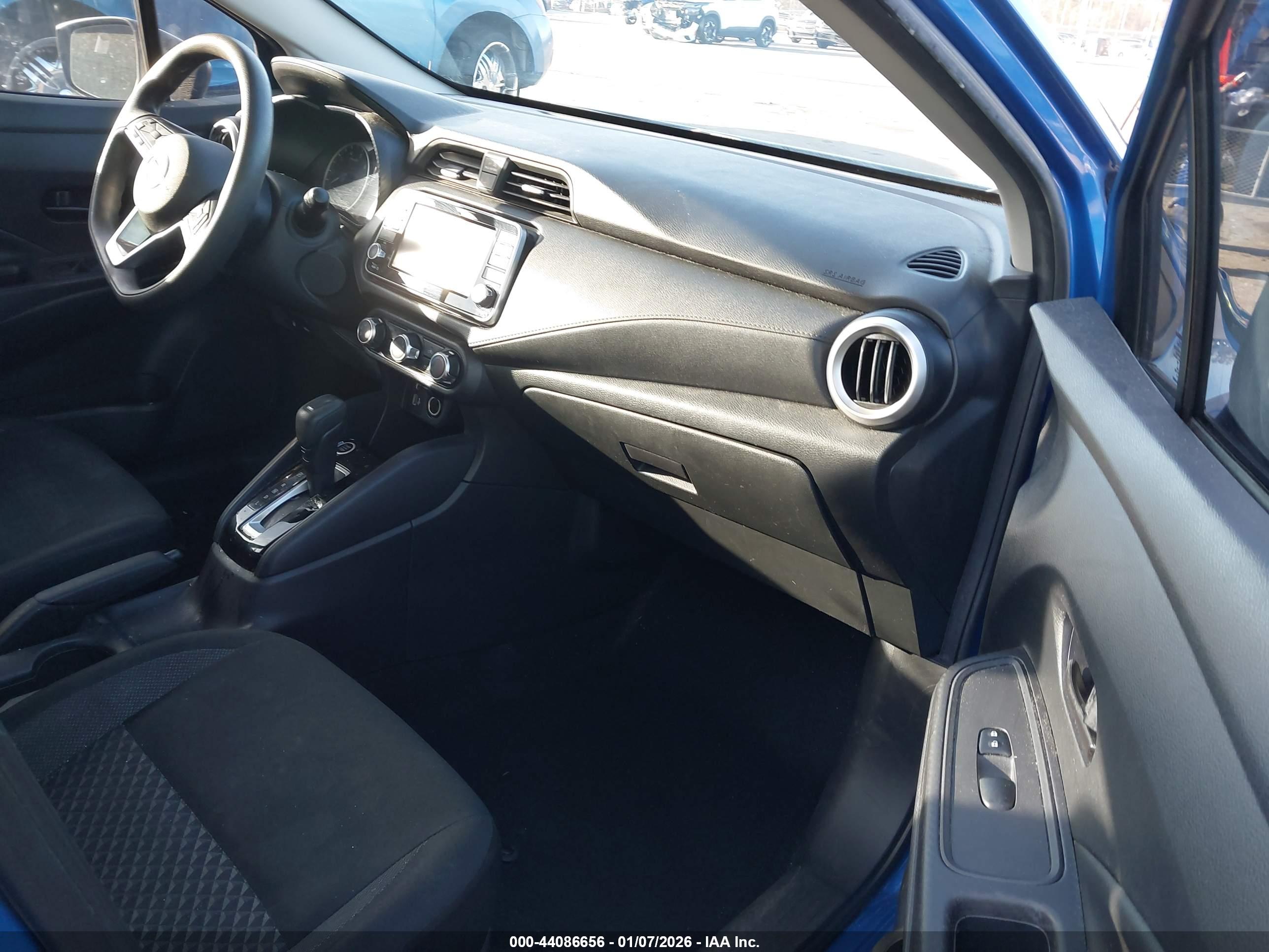 NISSAN VERSA image 5