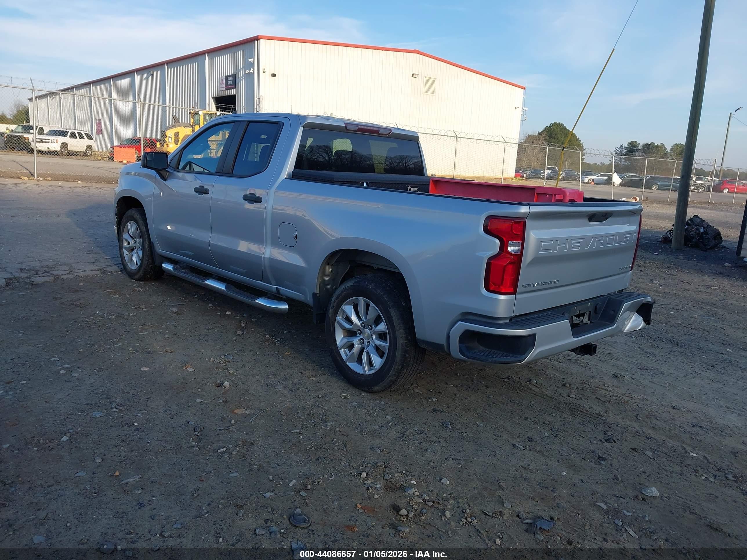 CHEVROLET SILVERADO image 3
