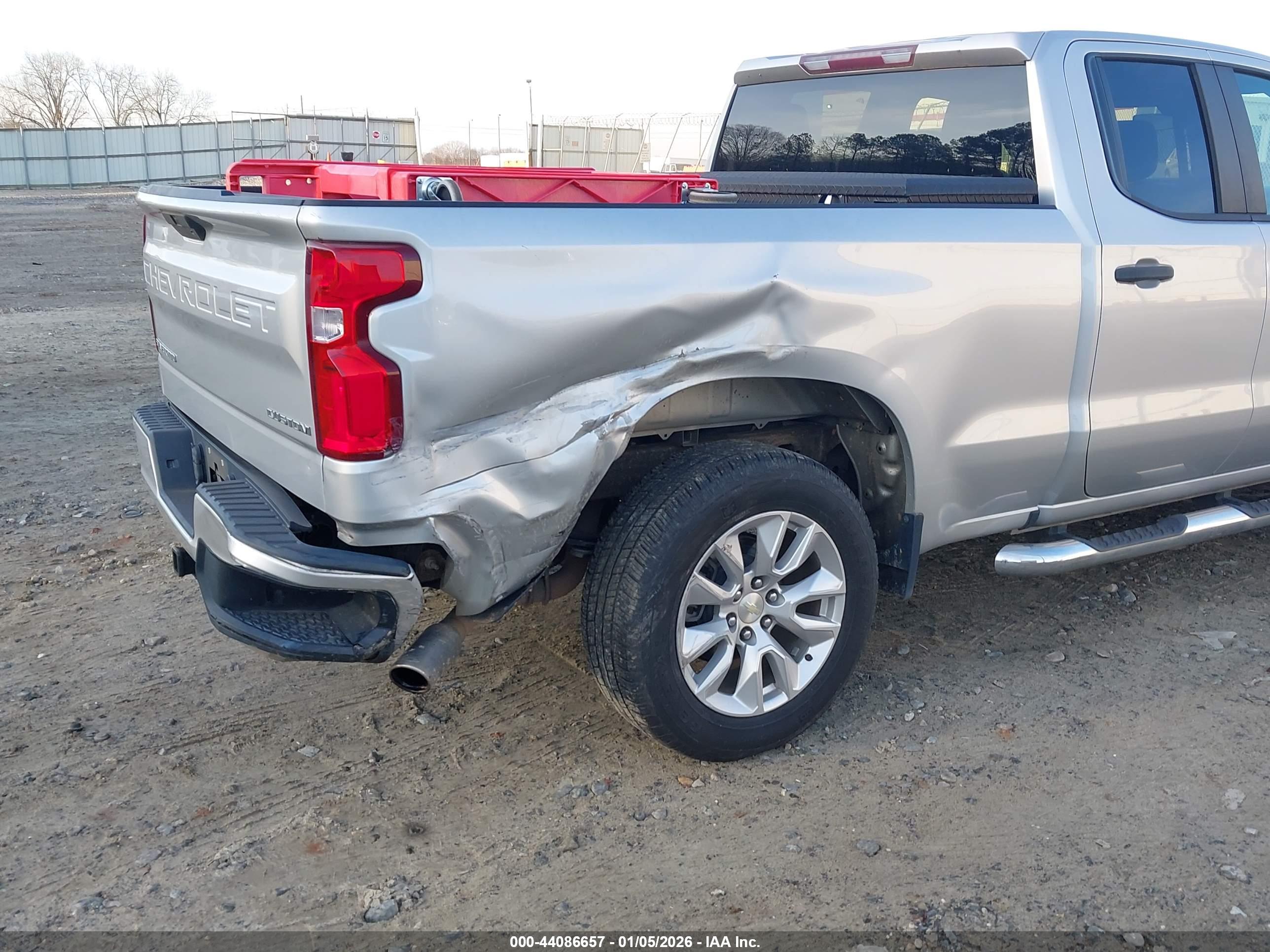 CHEVROLET SILVERADO image 6