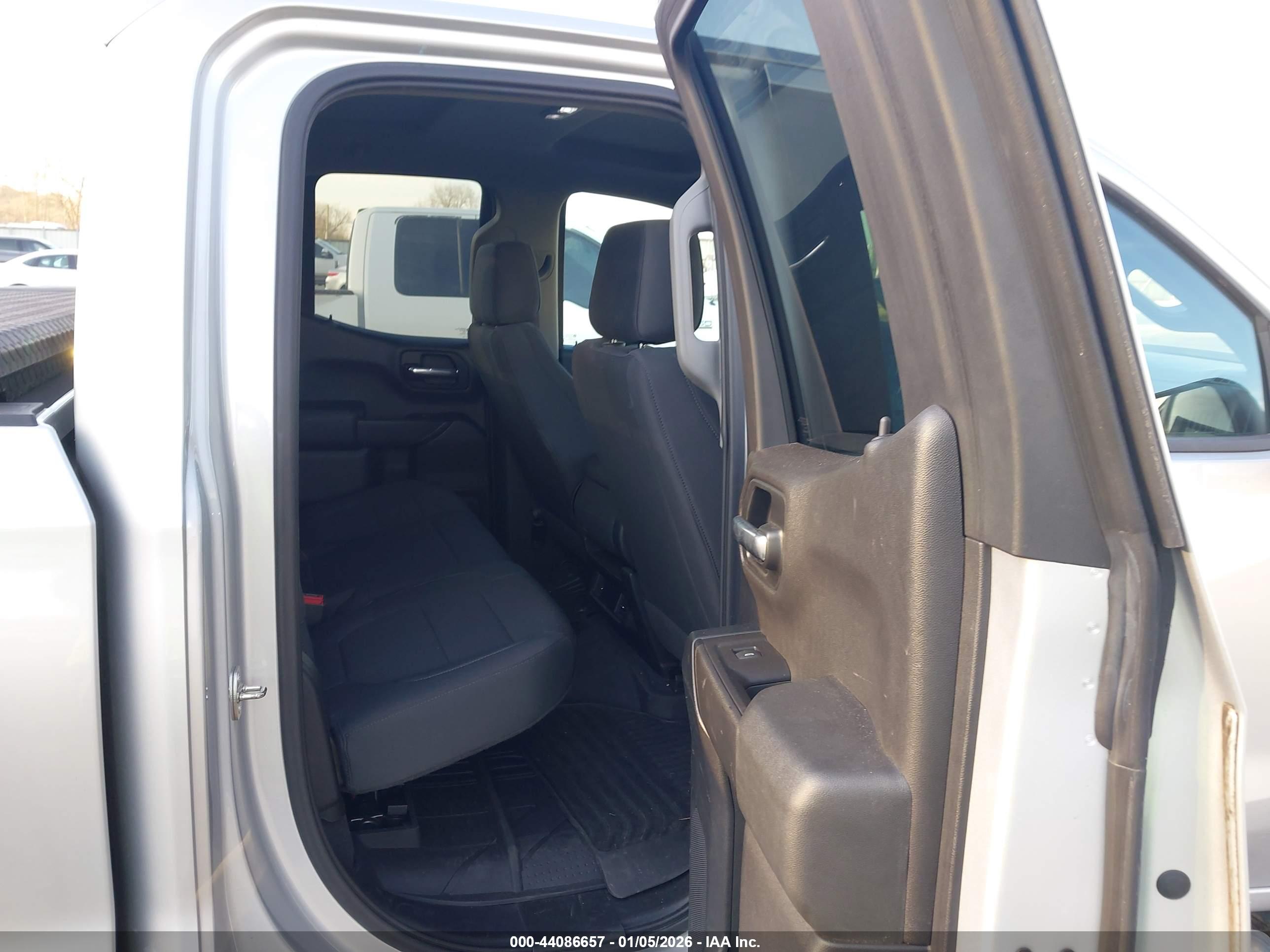 CHEVROLET SILVERADO image 8