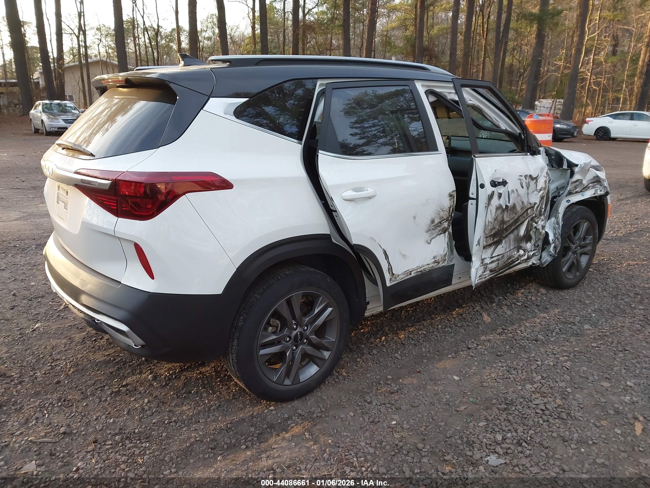 KIA SELTOS image 4