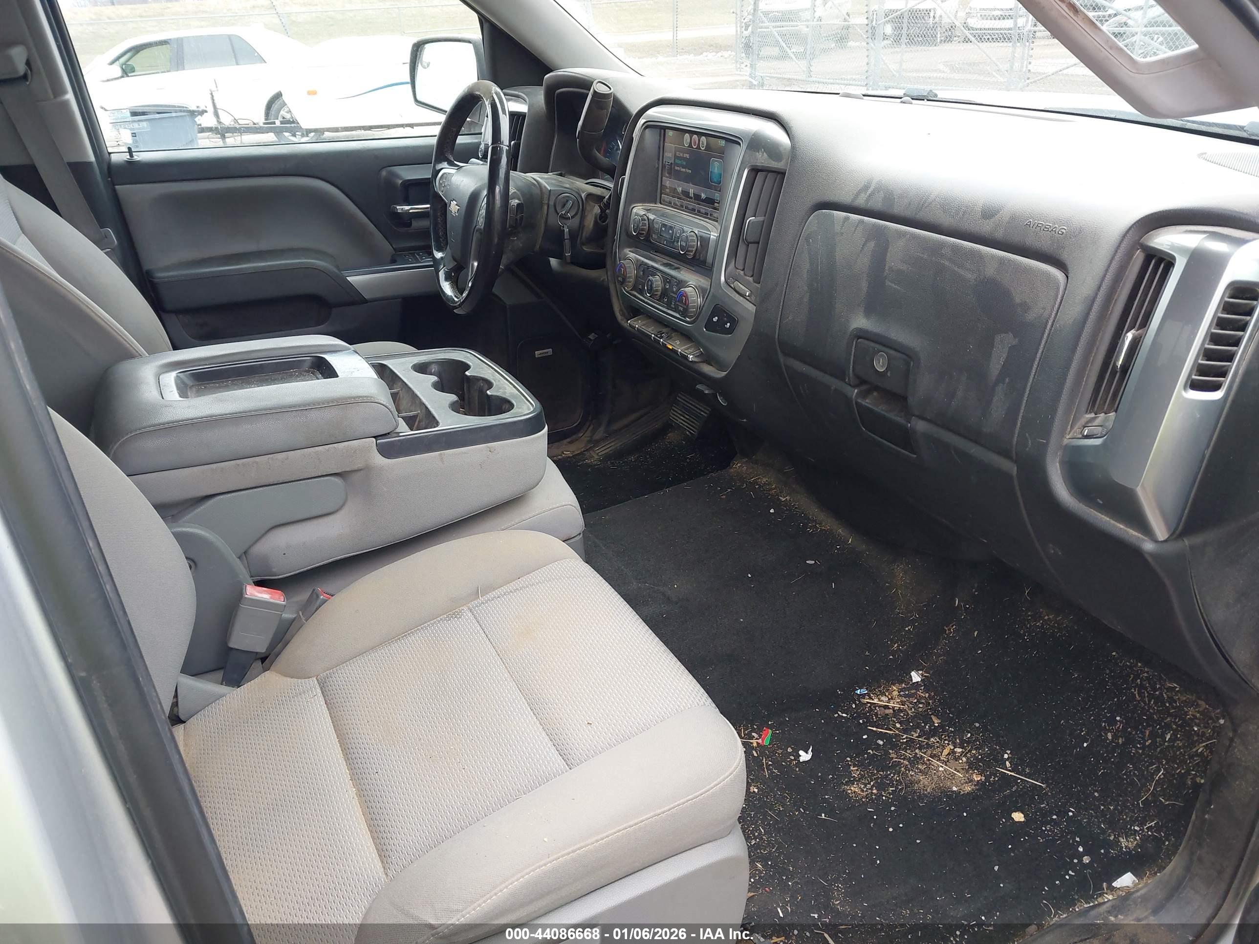 CHEVROLET SILVERADO image 5
