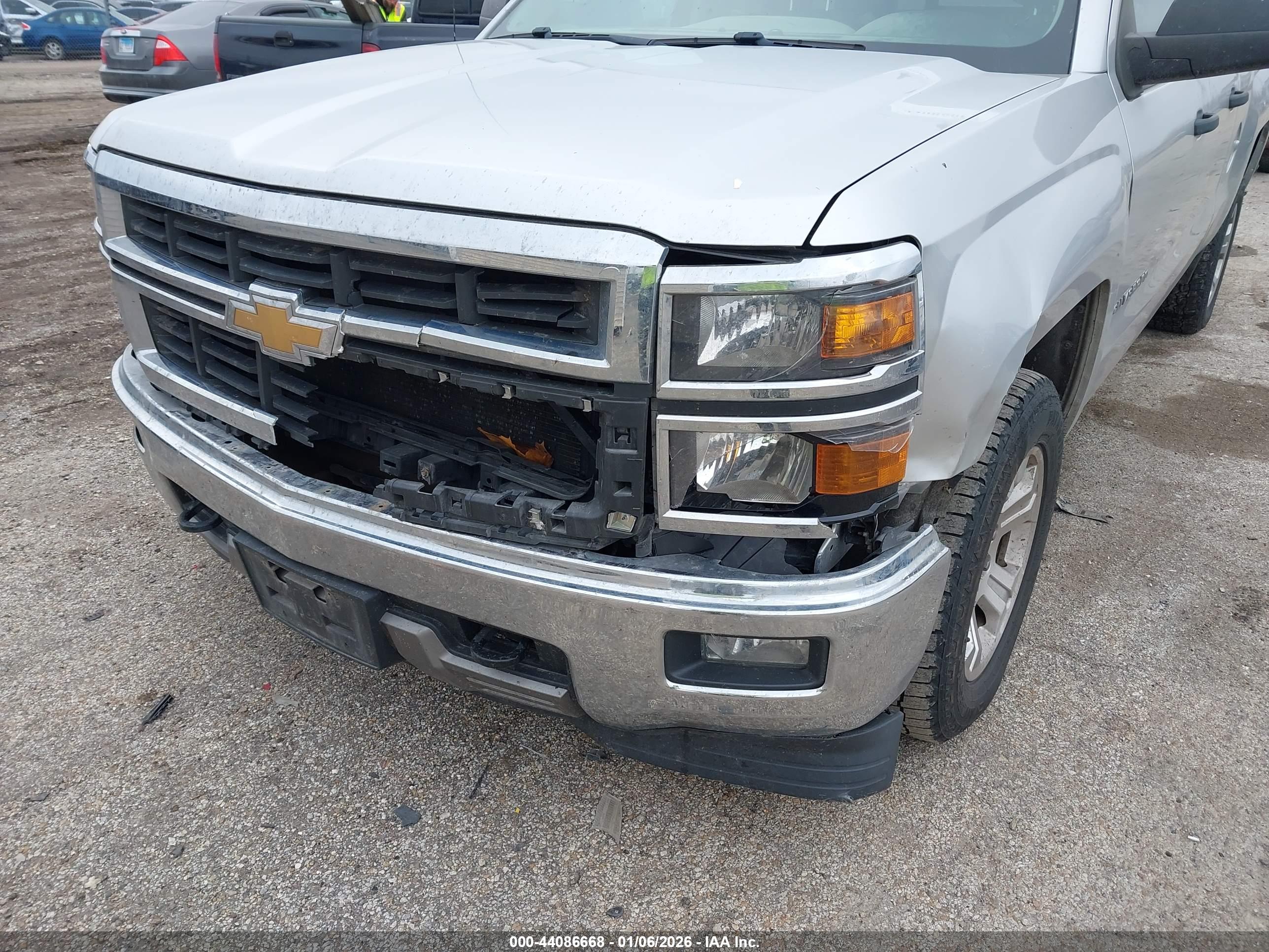 CHEVROLET SILVERADO image 6