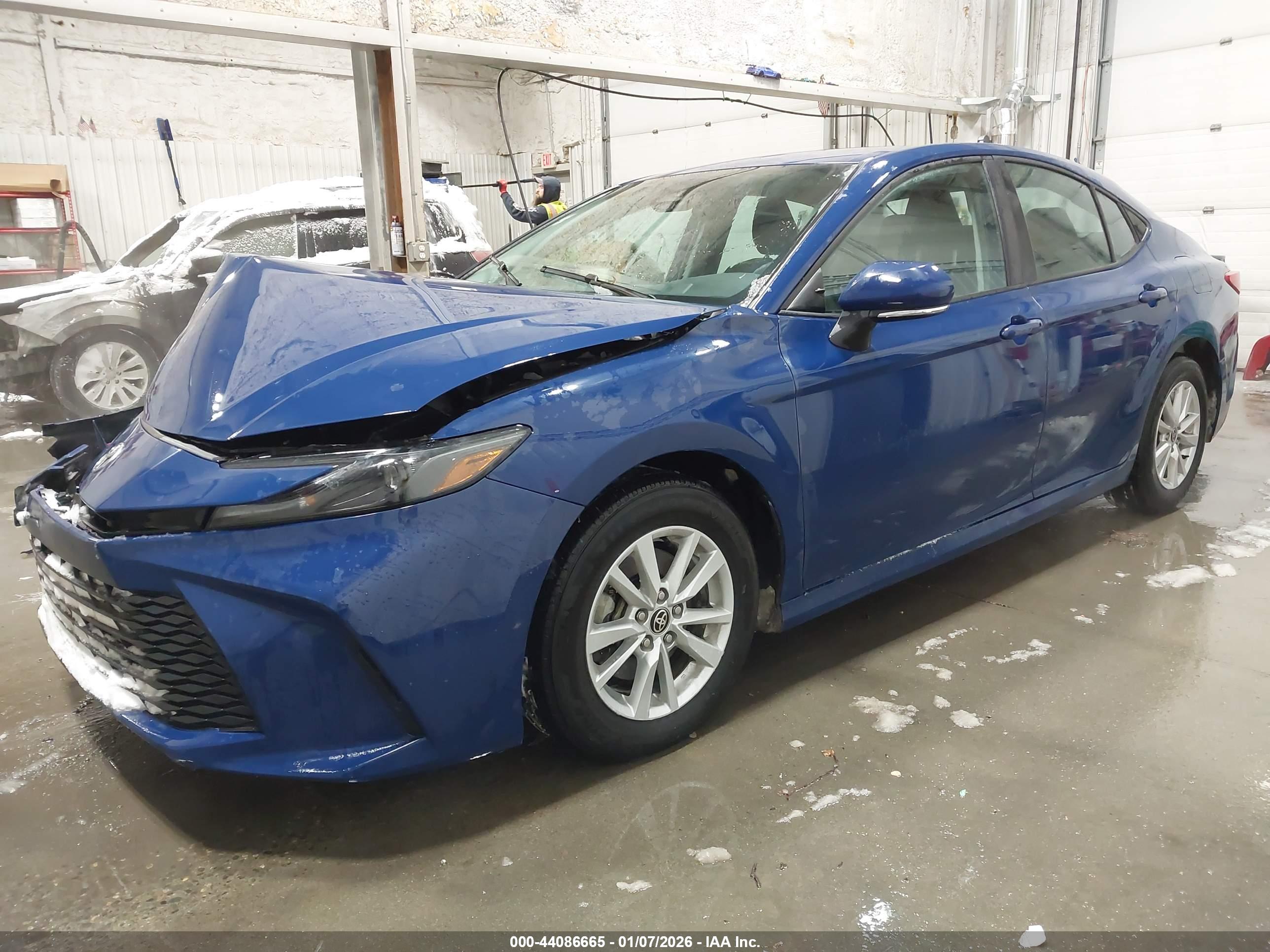 TOYOTA CAMRY image 2