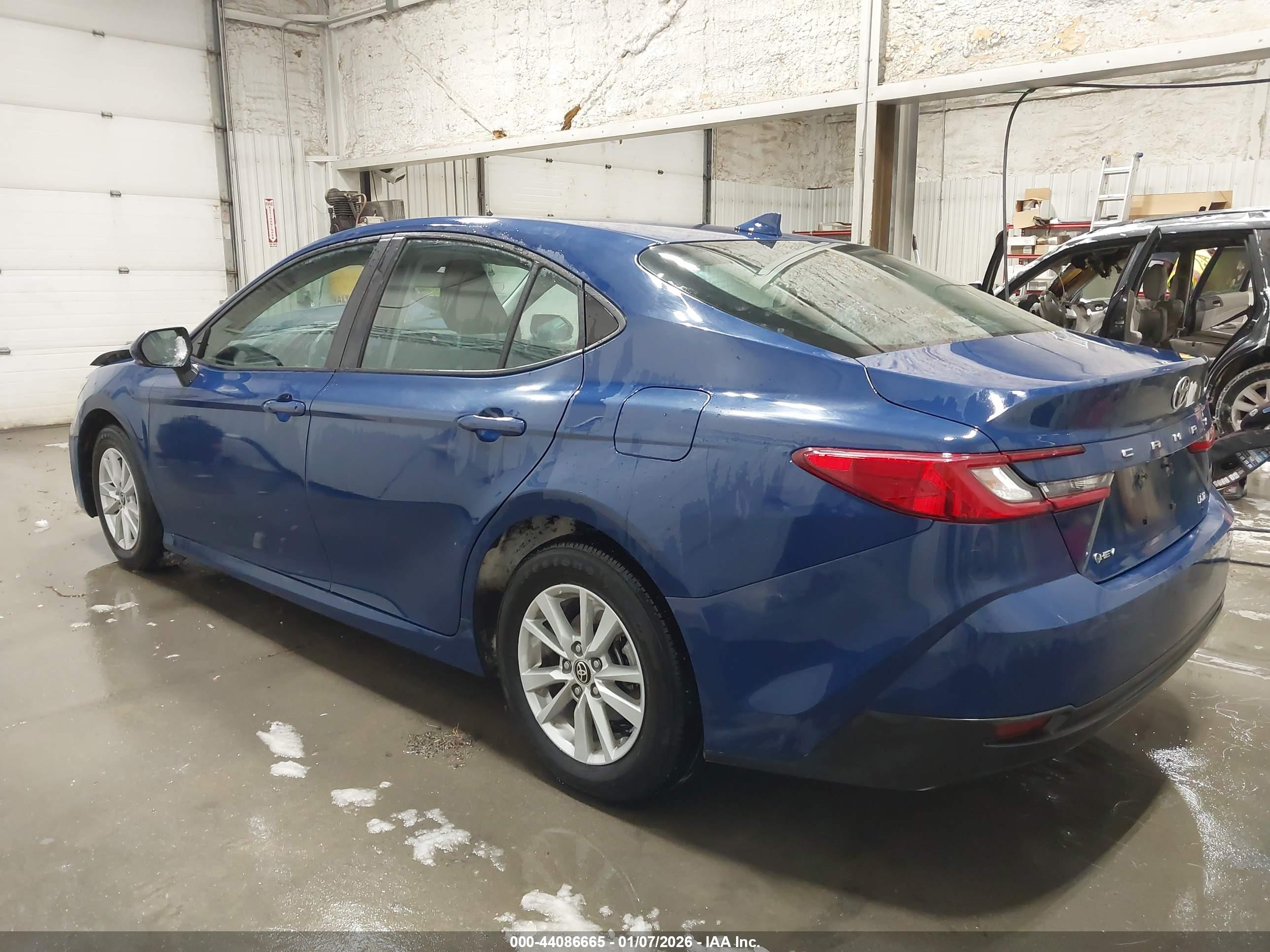 TOYOTA CAMRY image 3