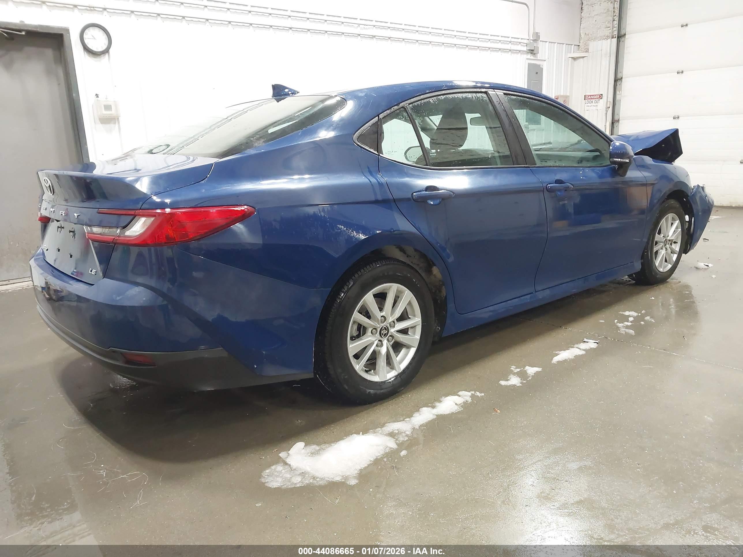TOYOTA CAMRY image 4