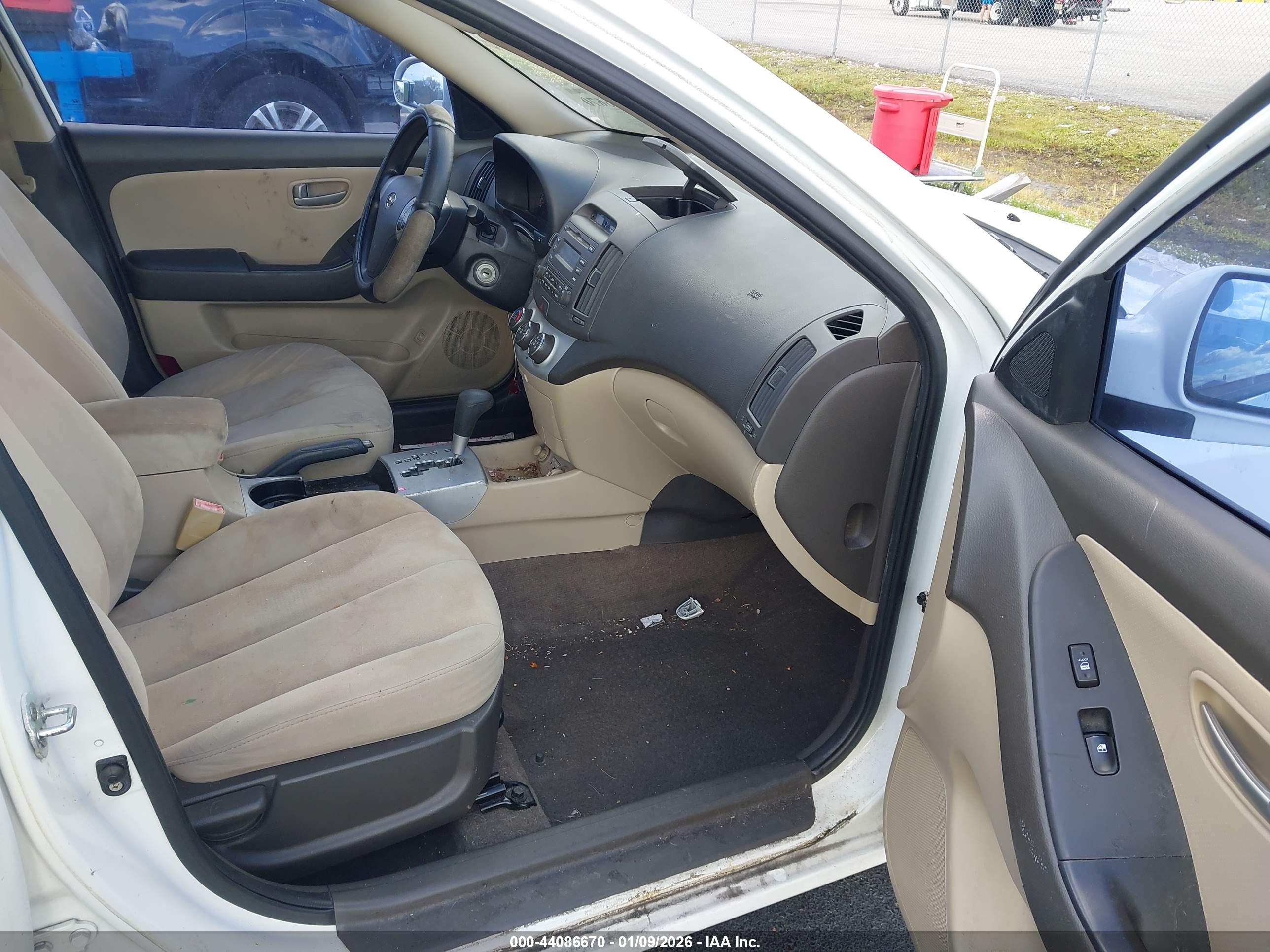 HYUNDAI ELANTRA image 5