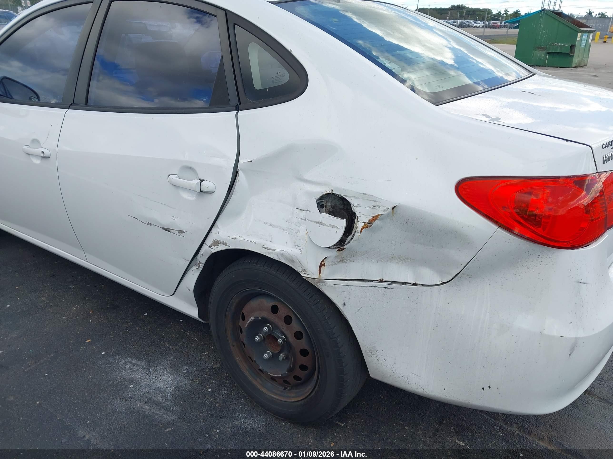 HYUNDAI ELANTRA image 6