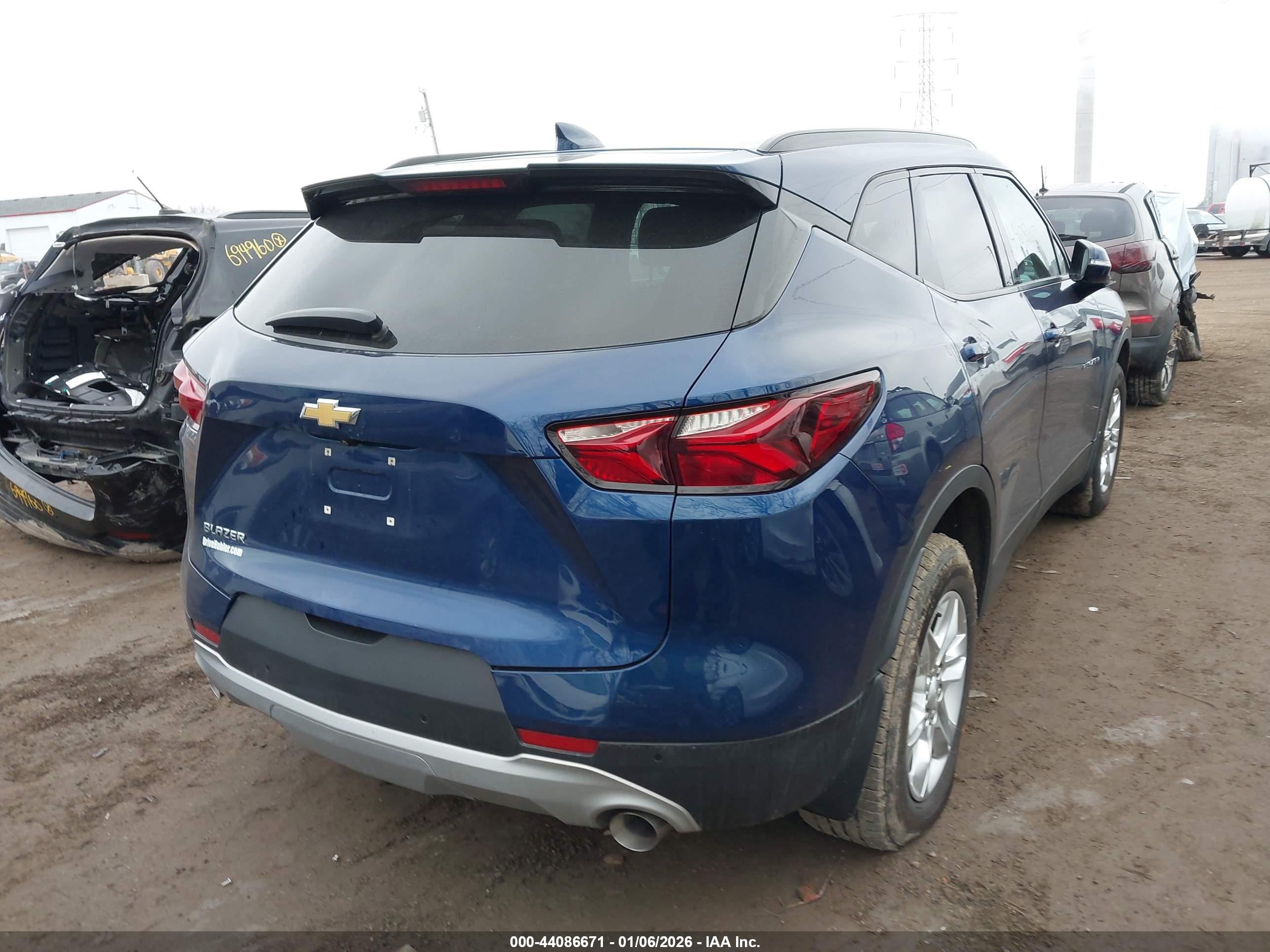 CHEVROLET BLAZER image 4