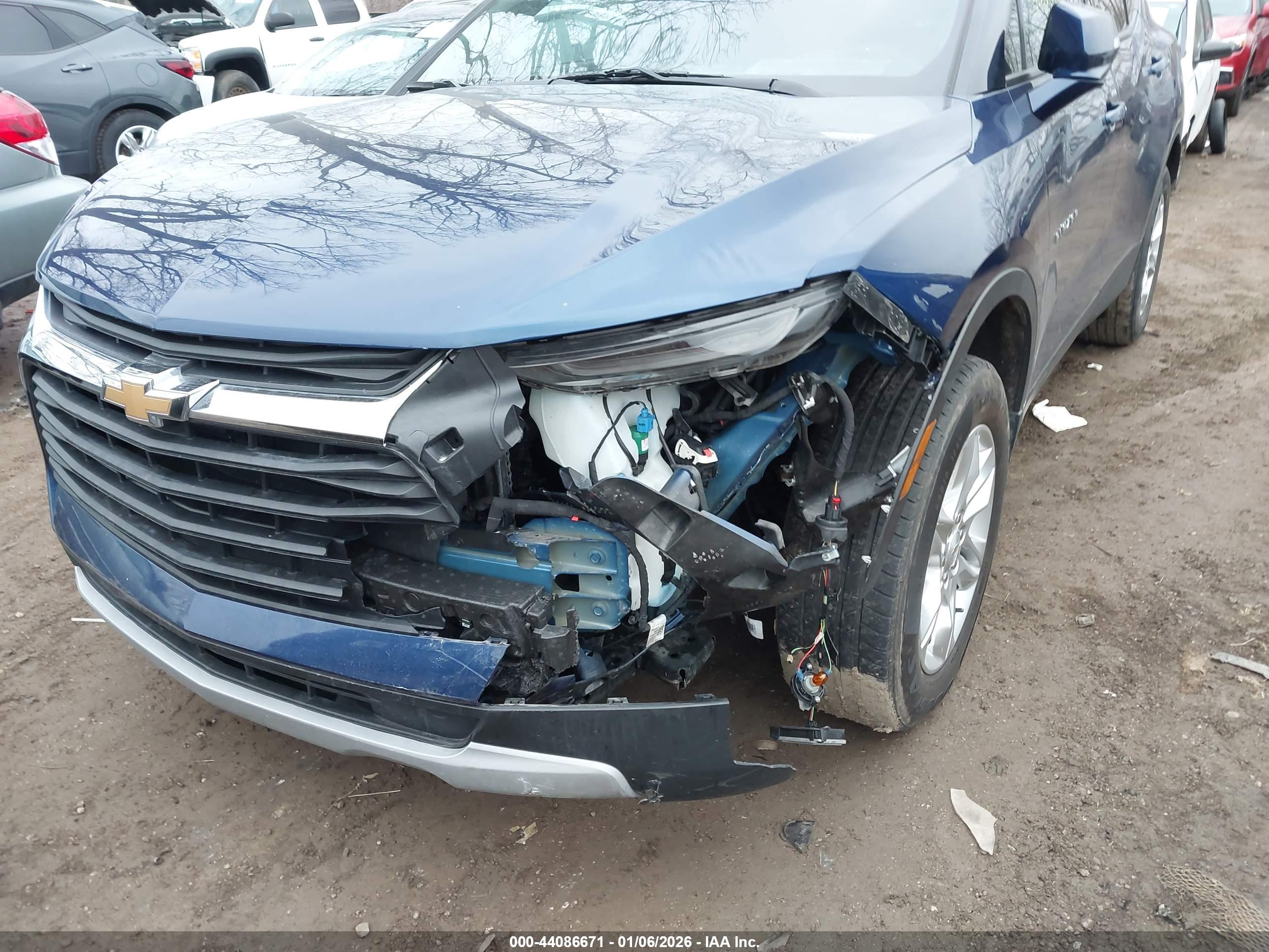 CHEVROLET BLAZER image 6