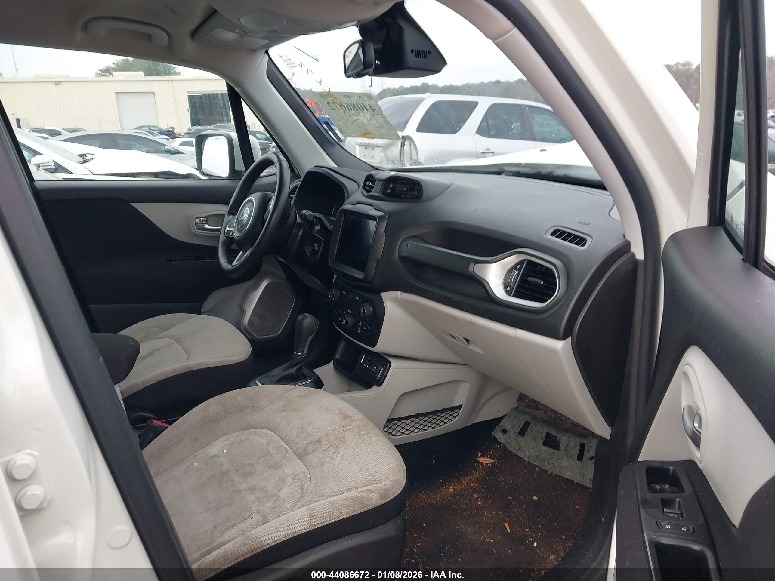 JEEP RENEGADE image 5