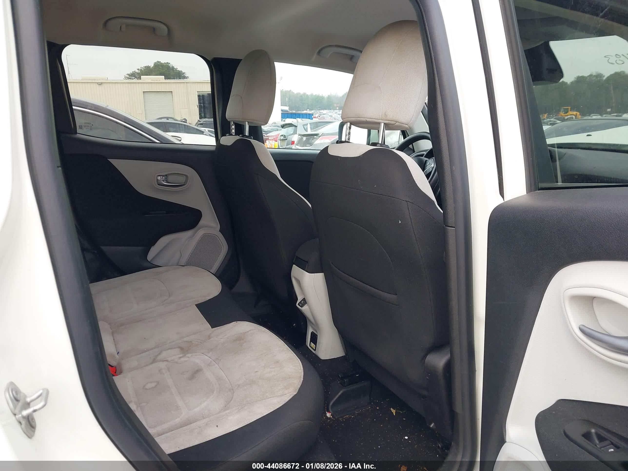 JEEP RENEGADE image 8