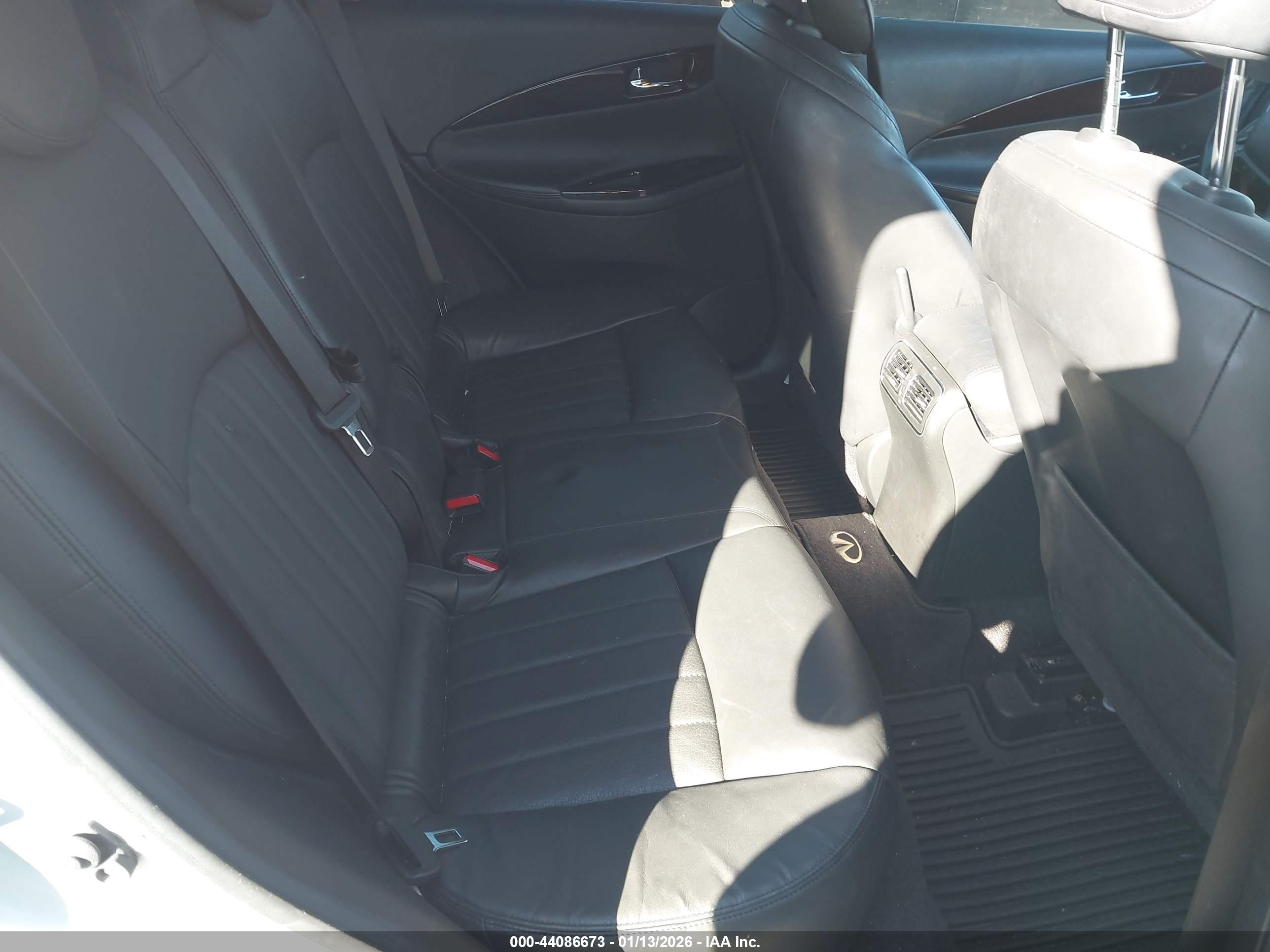 INFINITI EX35 image 8