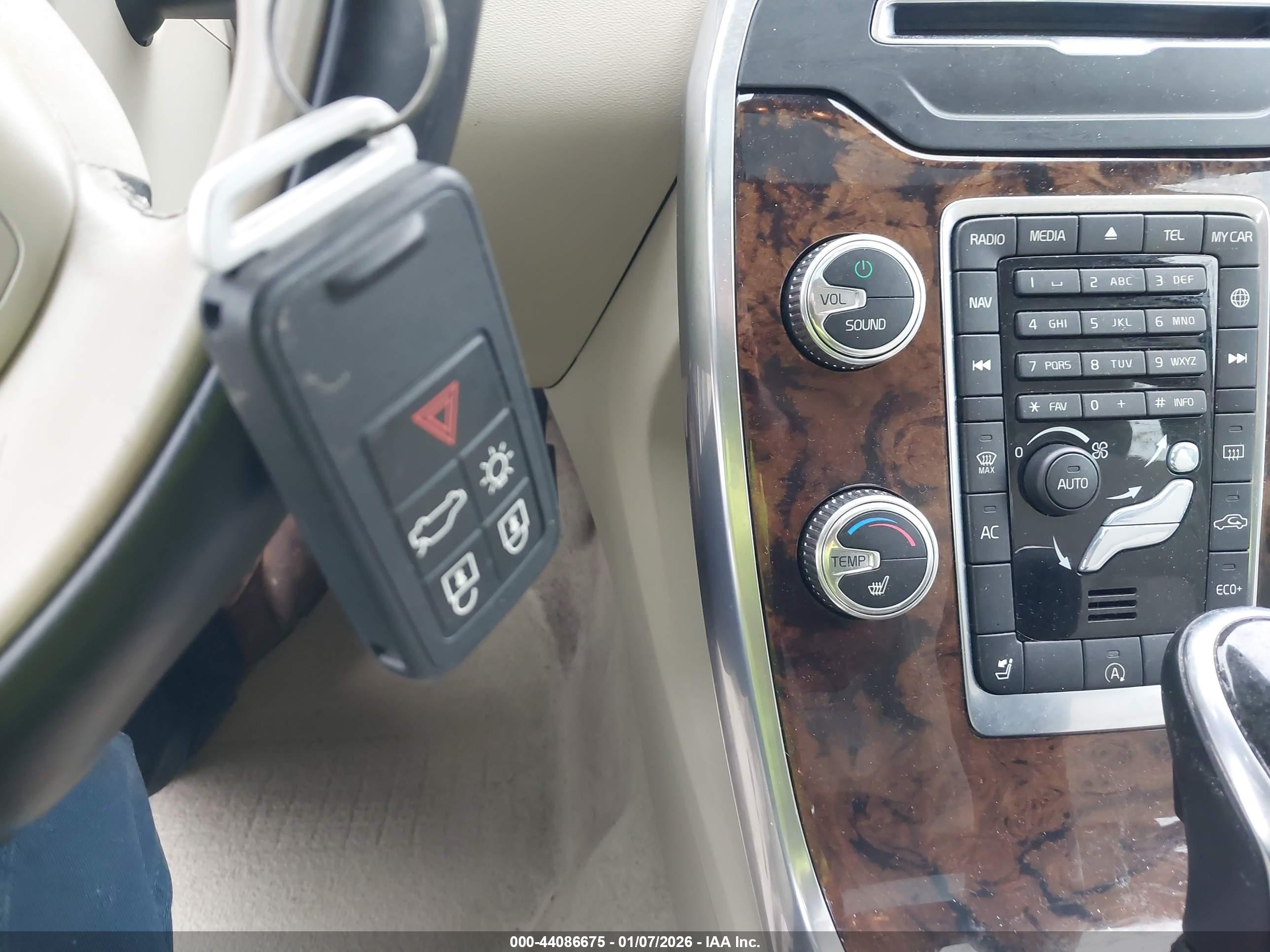VOLVO S80 image 11