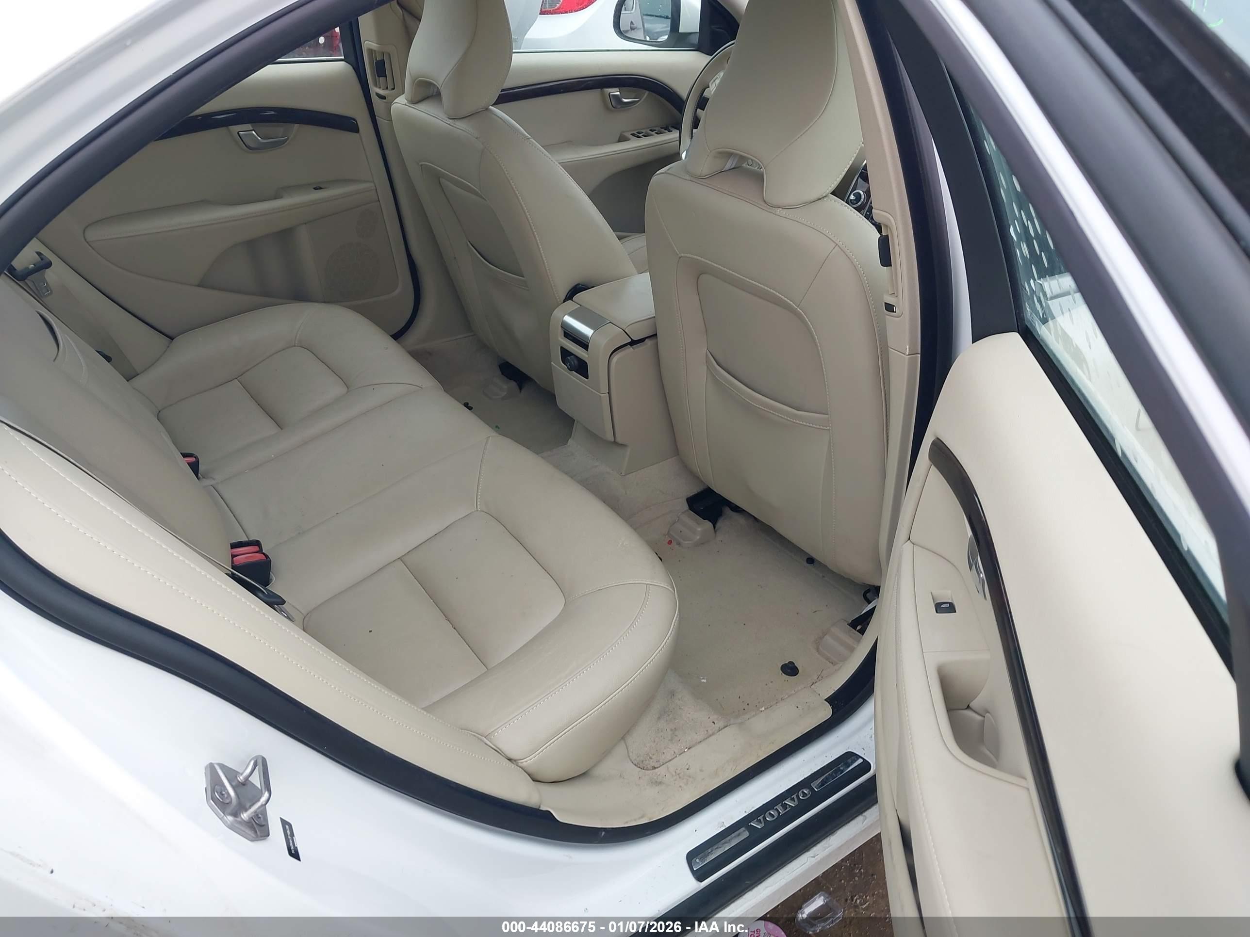 VOLVO S80 image 8
