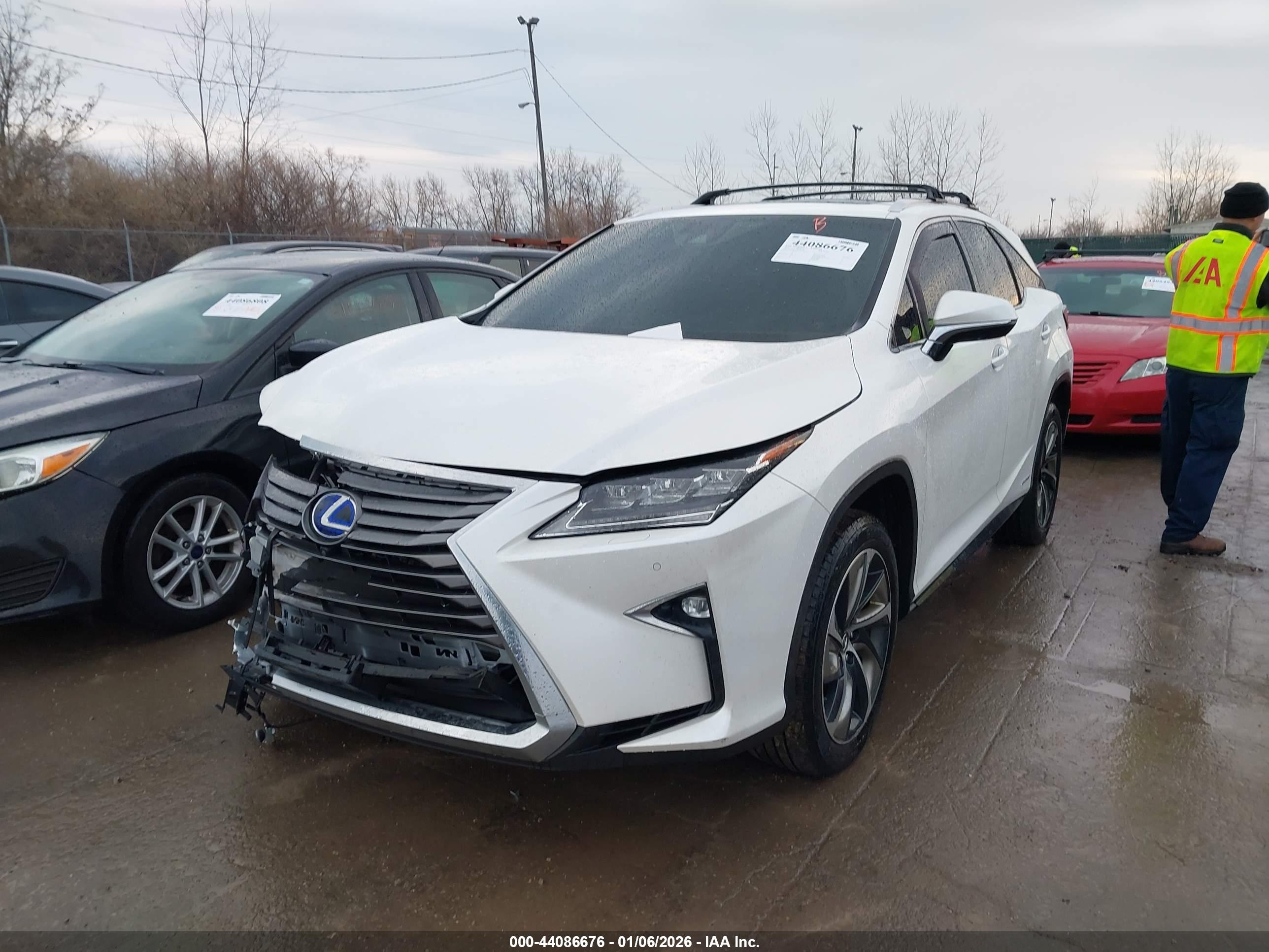 LEXUS RX image 2