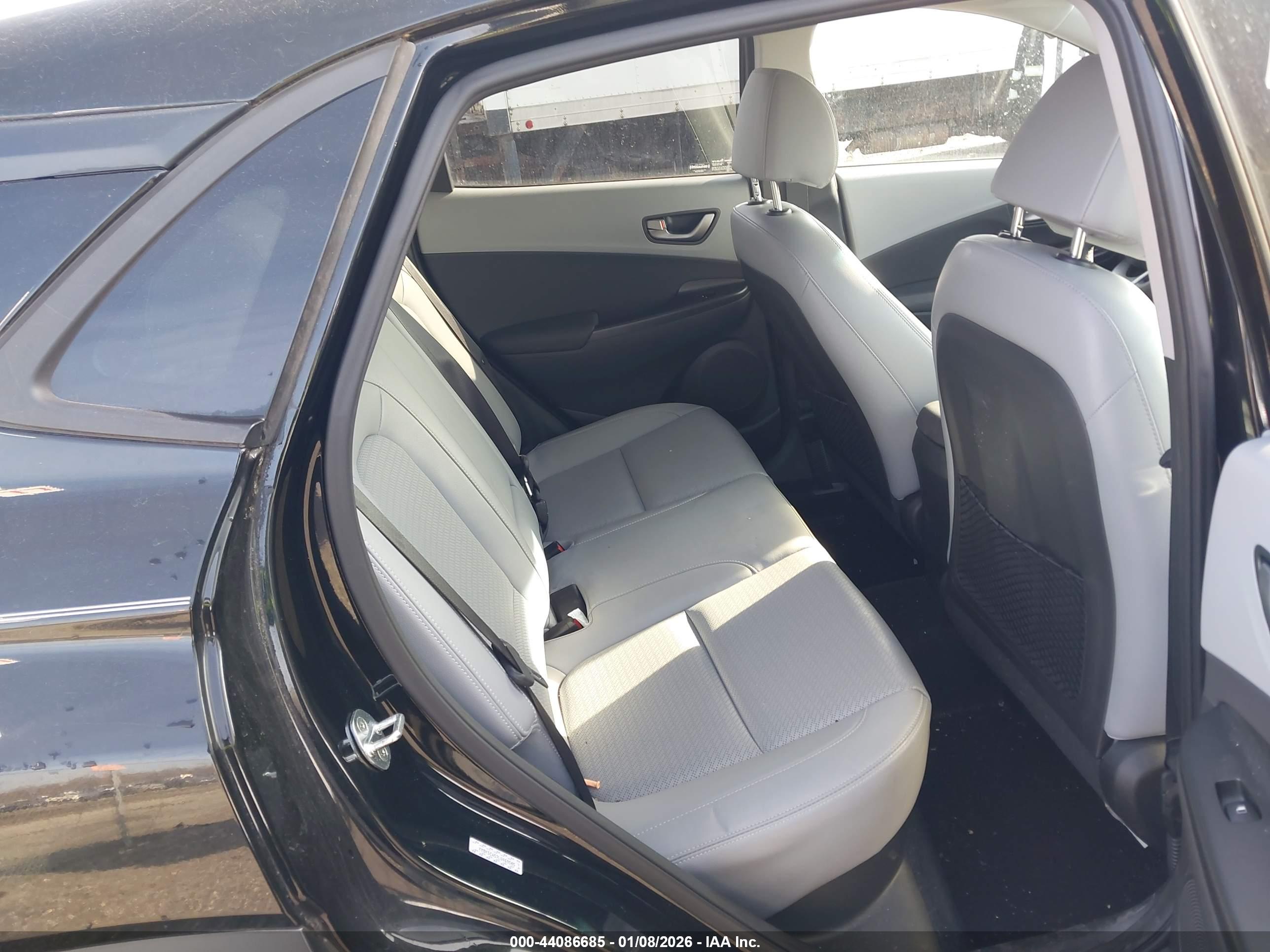 HYUNDAI KONA image 8