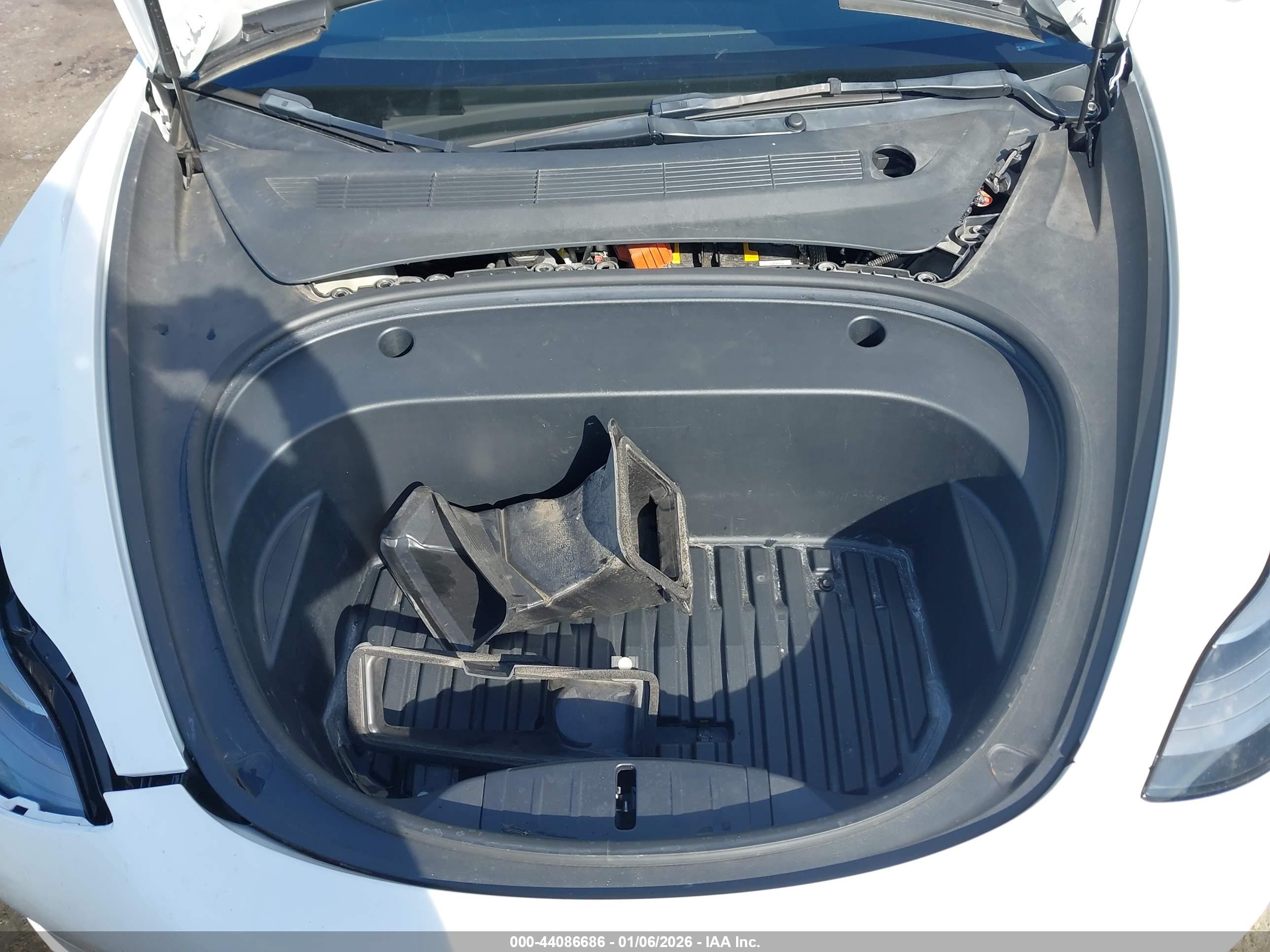 TESLA MODEL image 10