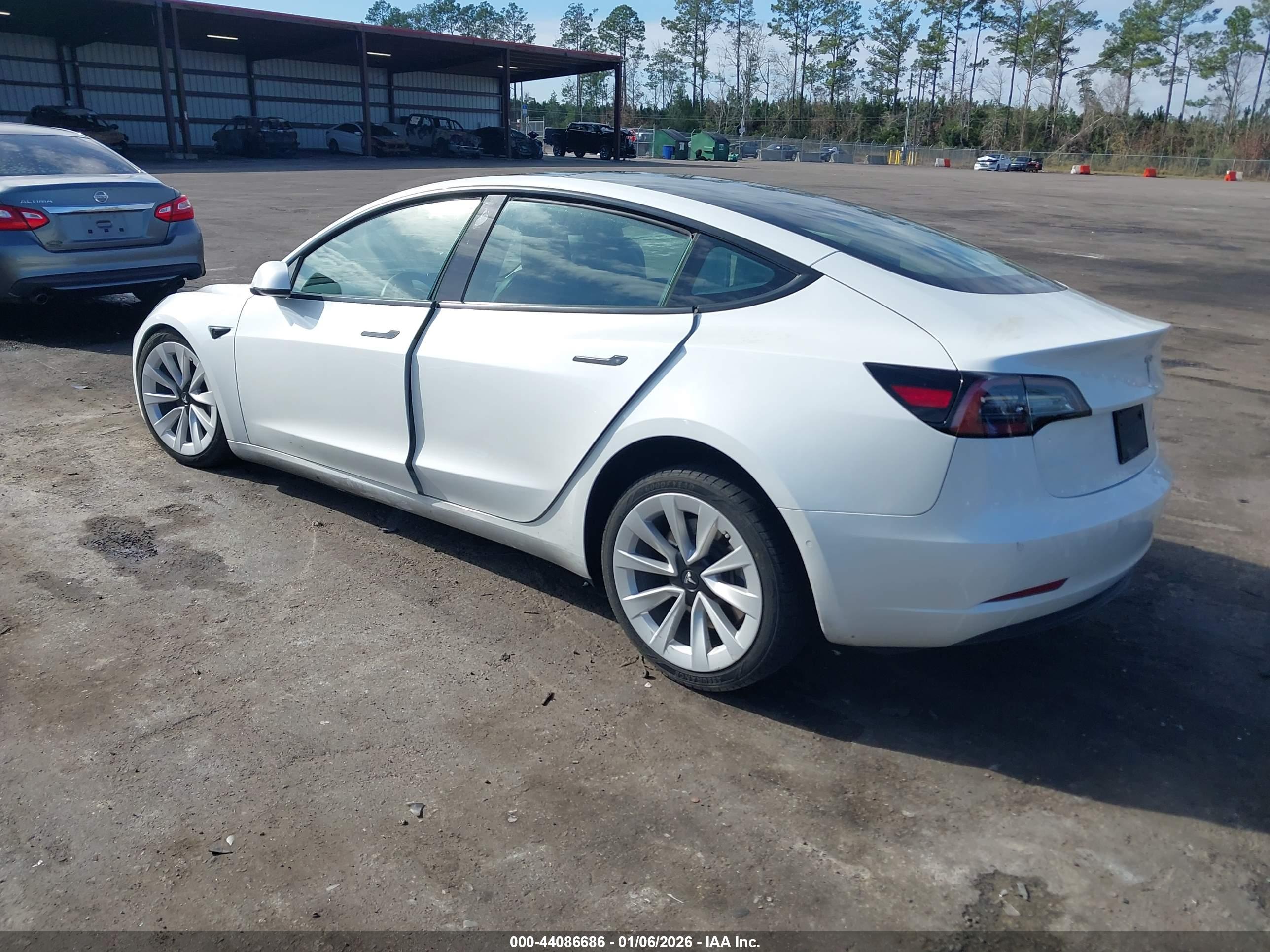 TESLA MODEL image 3
