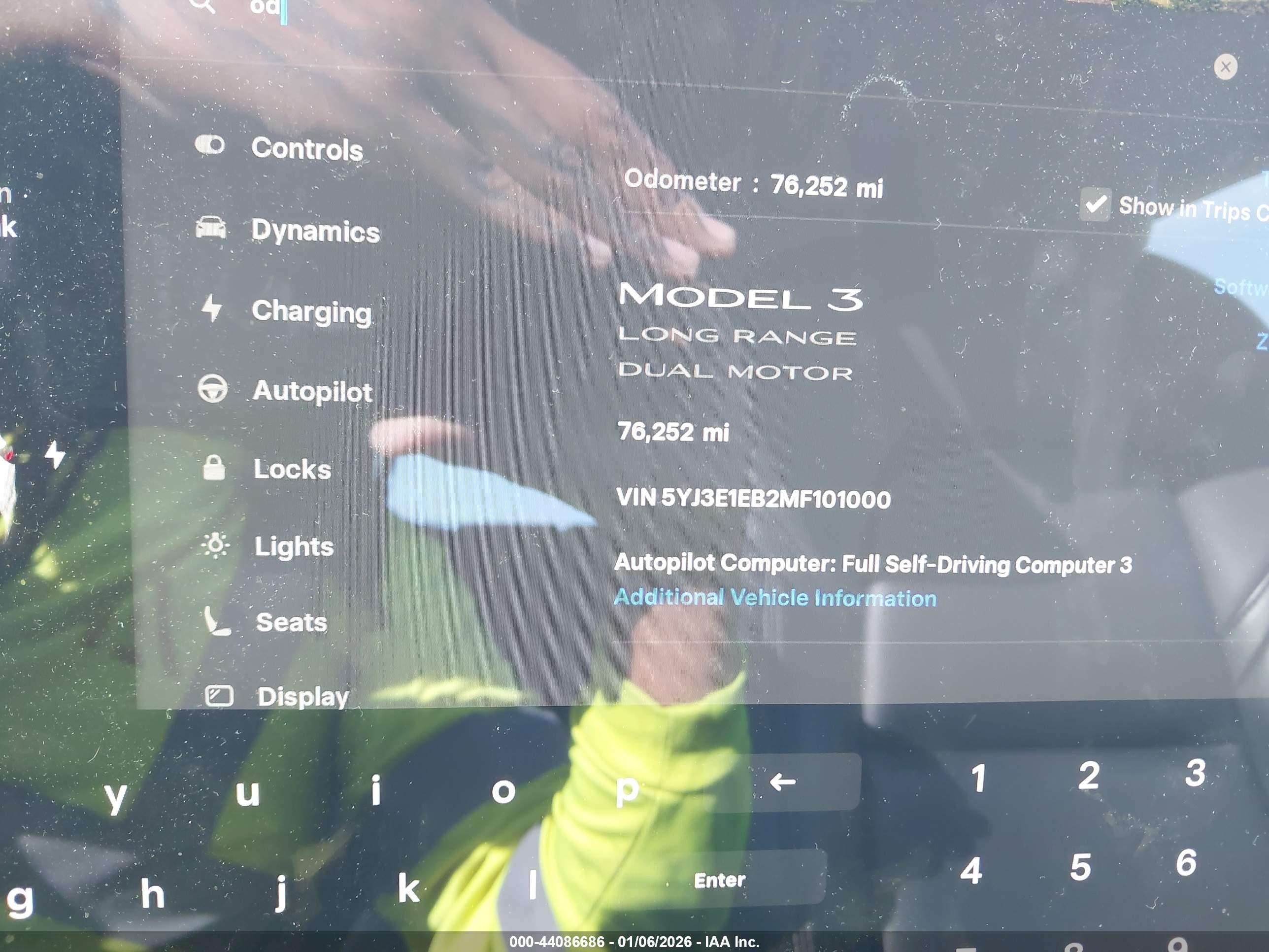 TESLA MODEL image 7
