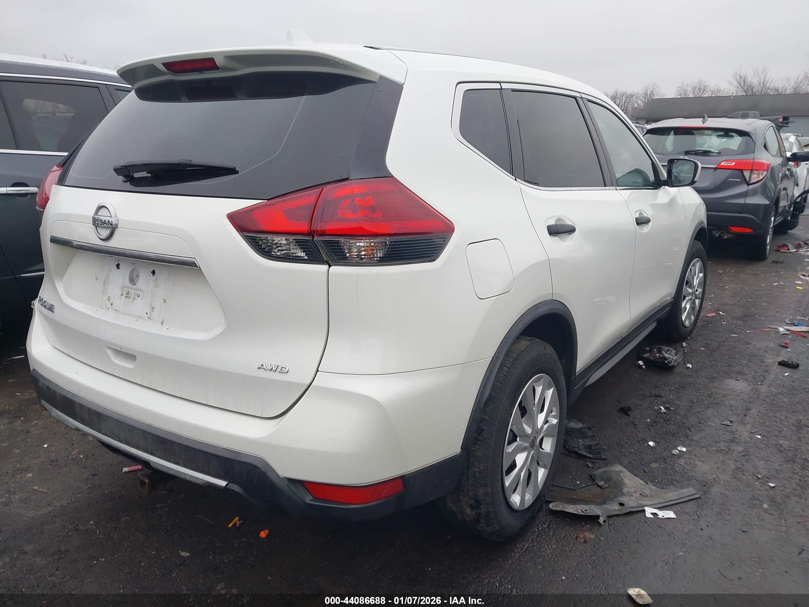 NISSAN ROGUE image 4