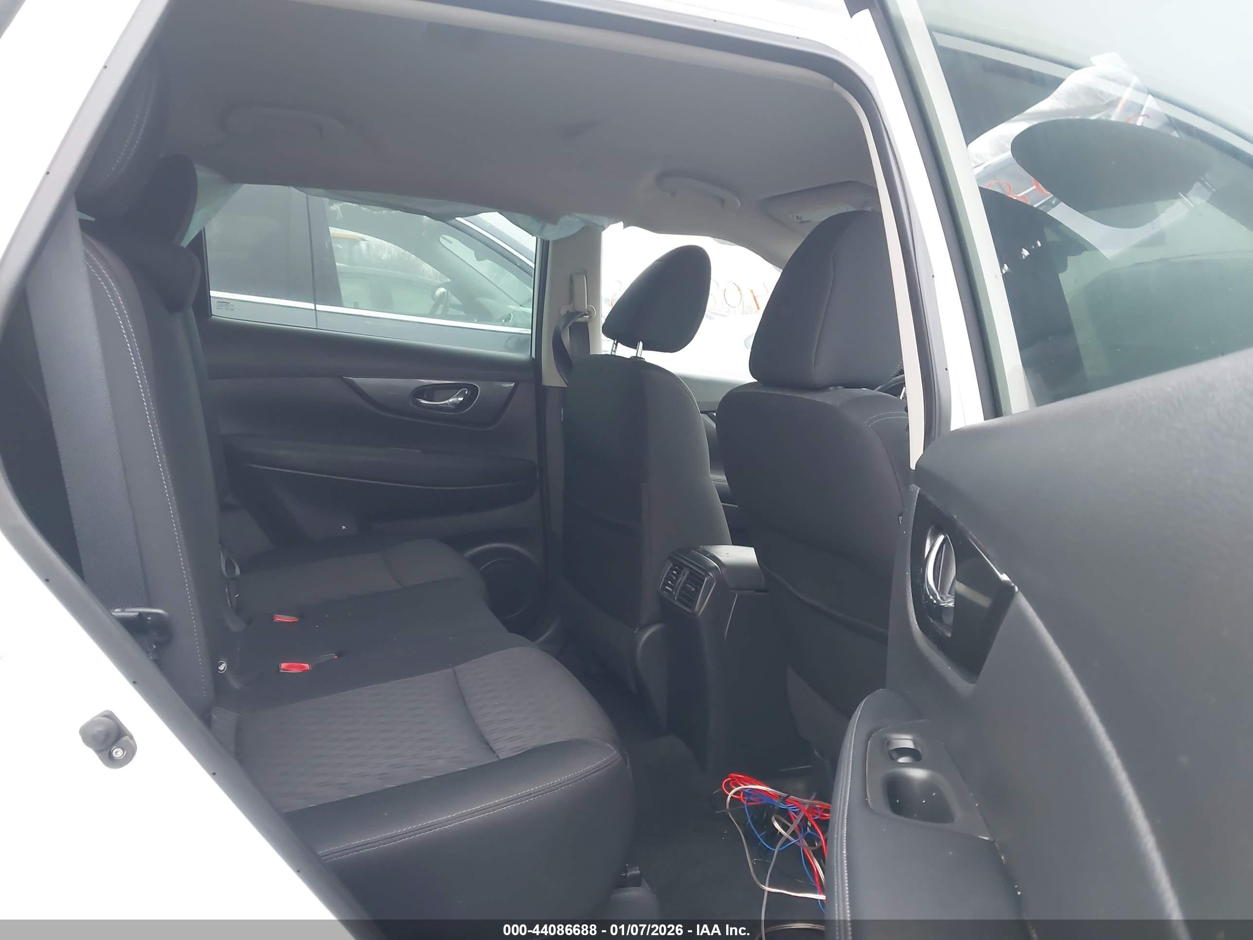 NISSAN ROGUE image 8