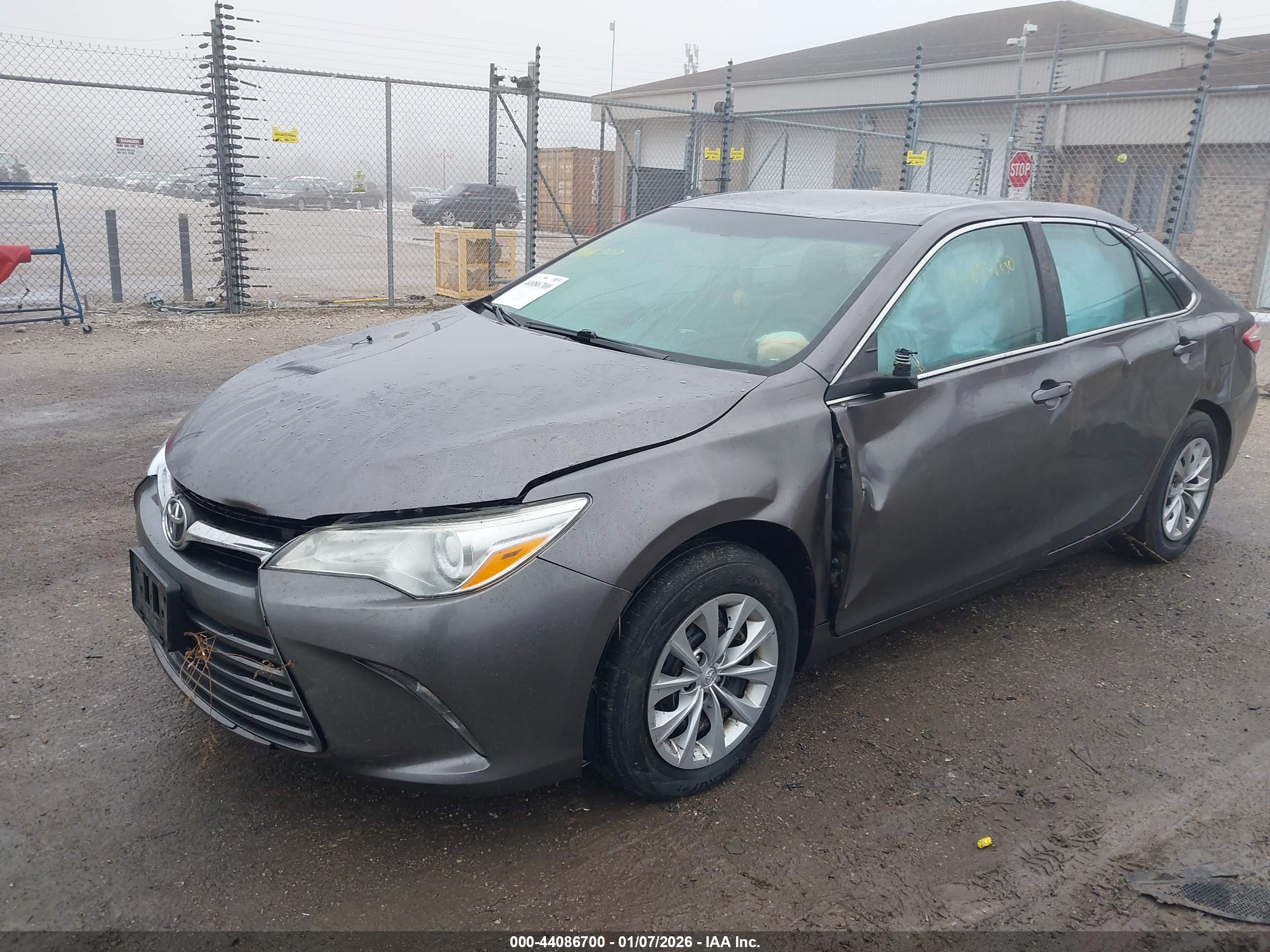 TOYOTA CAMRY image 2