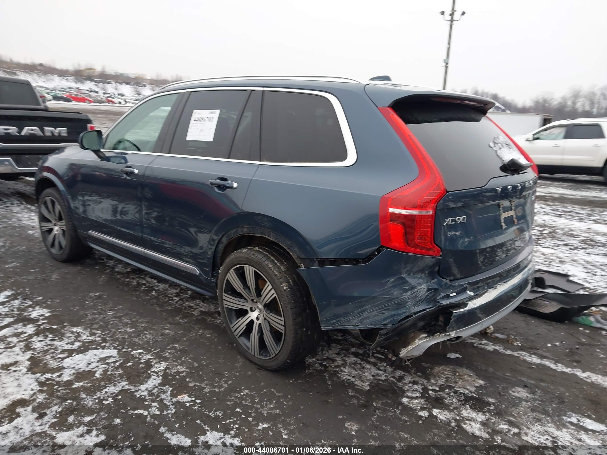VOLVO XC90 image 3