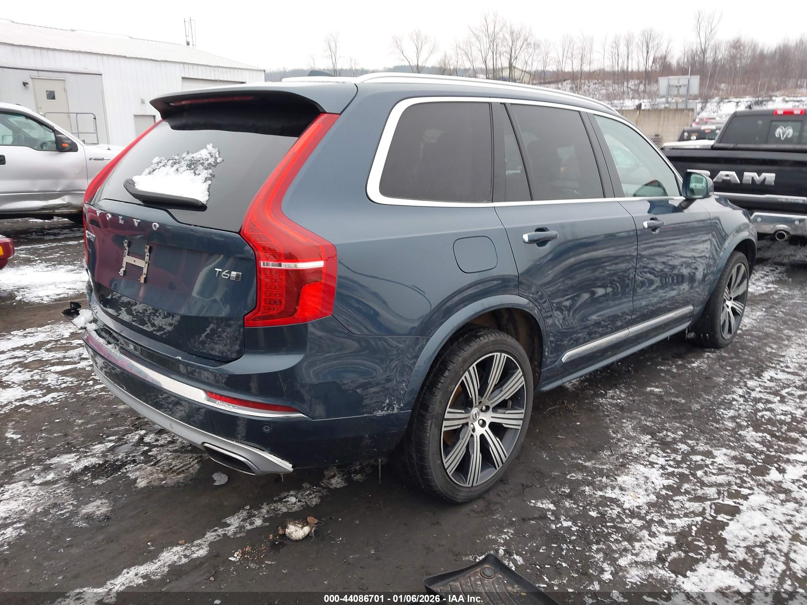 VOLVO XC90 image 4
