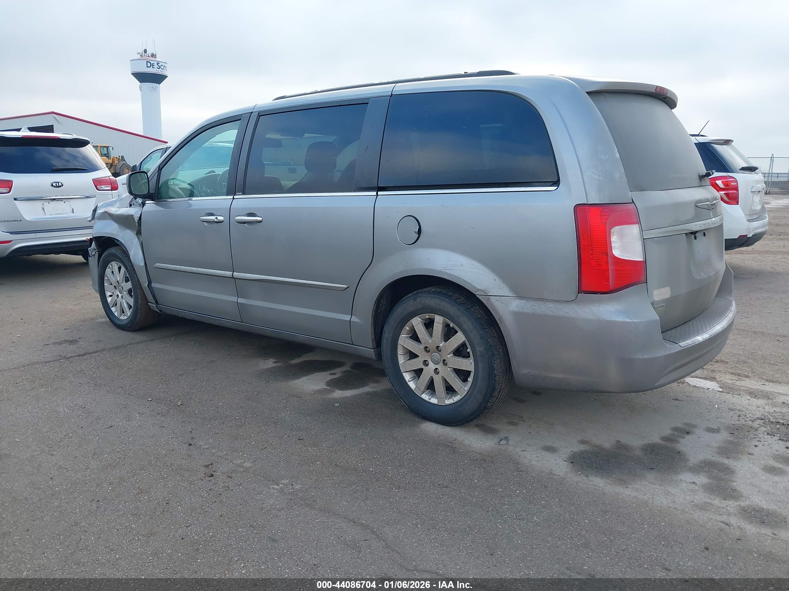 CHRYSLER TOWN image 3