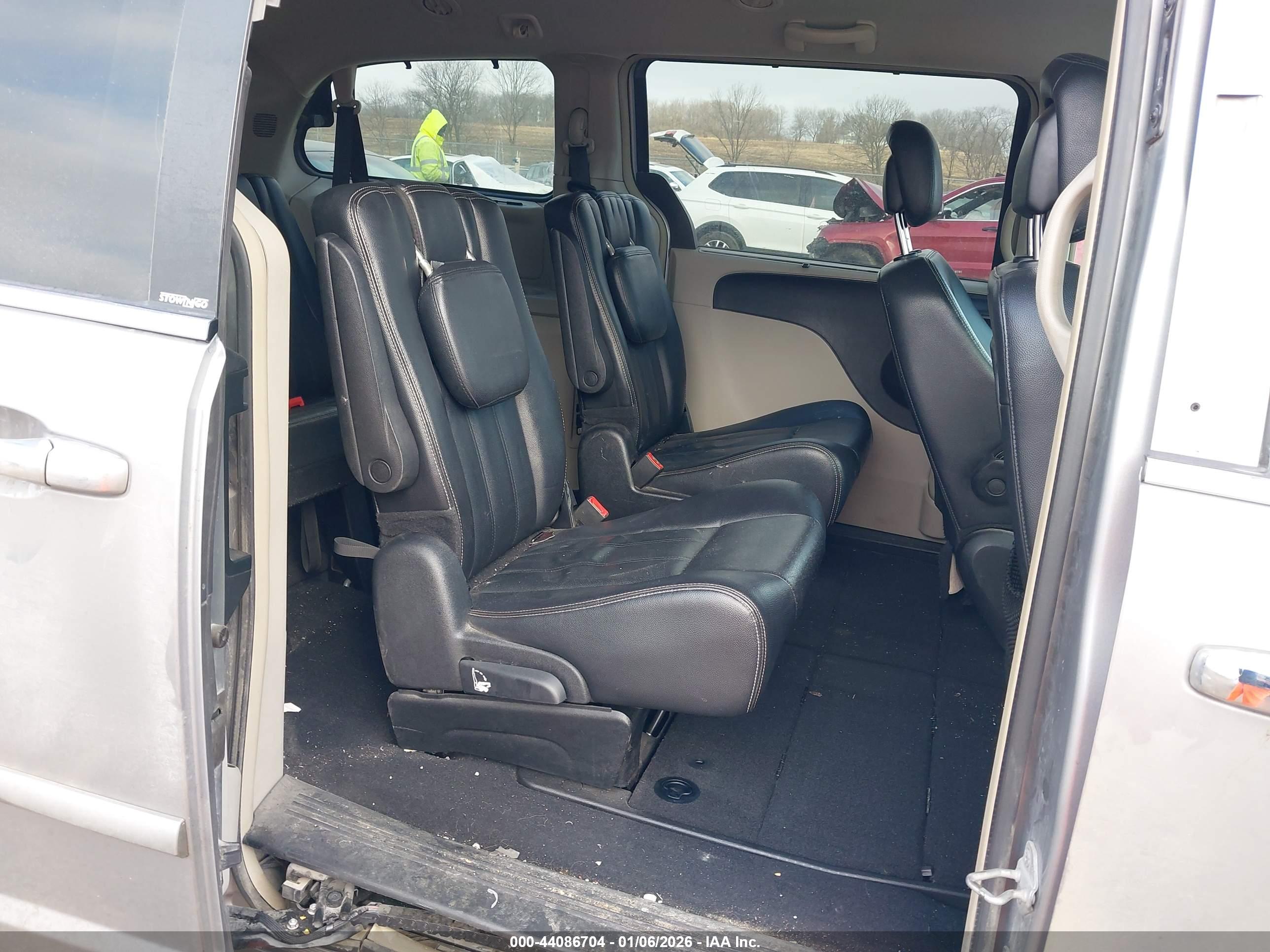 CHRYSLER TOWN image 8