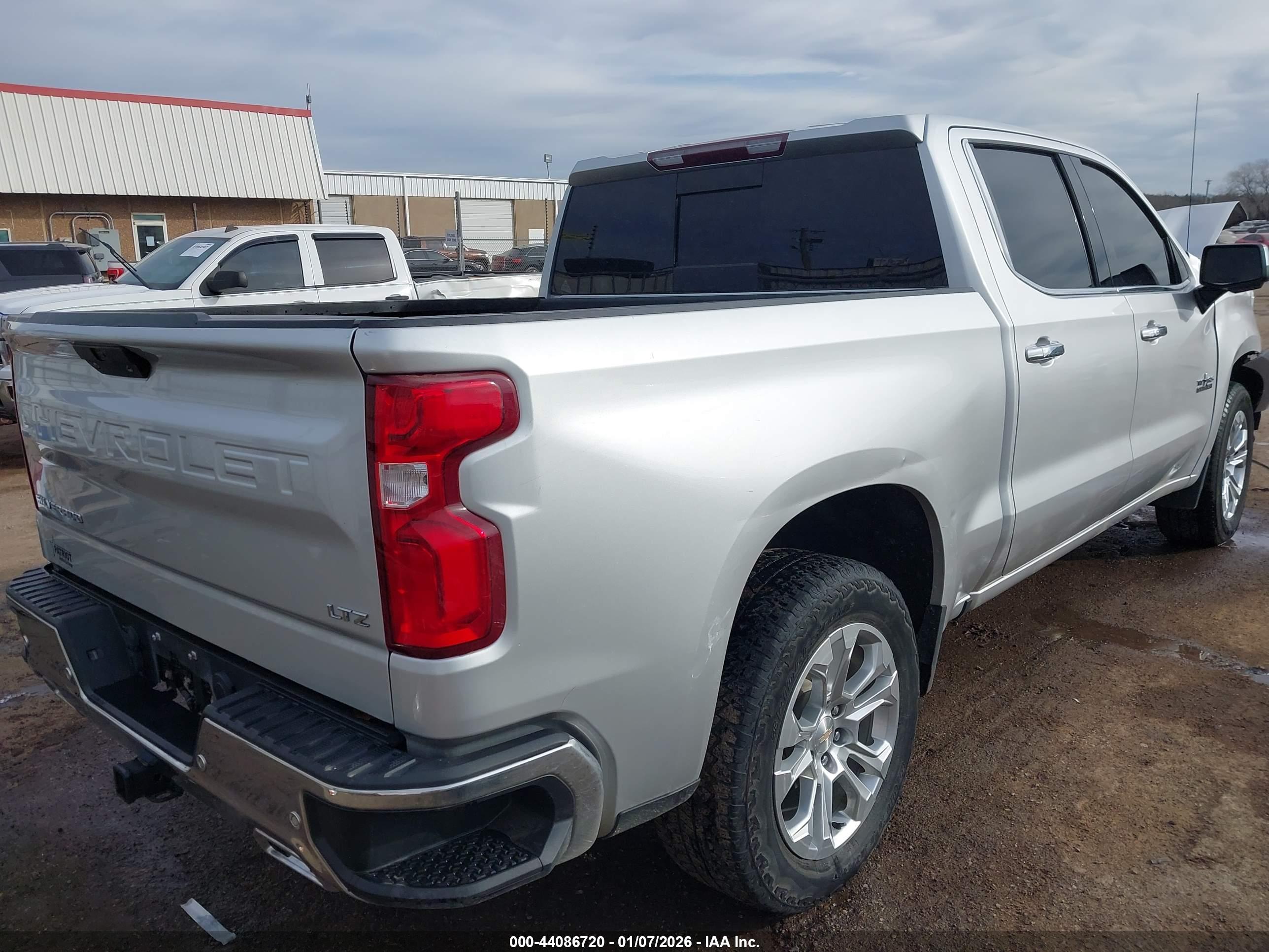 CHEVROLET SILVERADO image 4