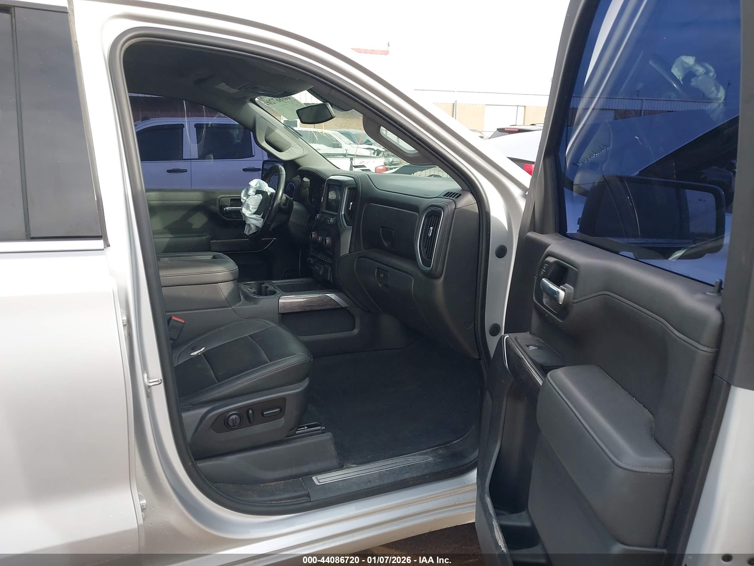 CHEVROLET SILVERADO image 5
