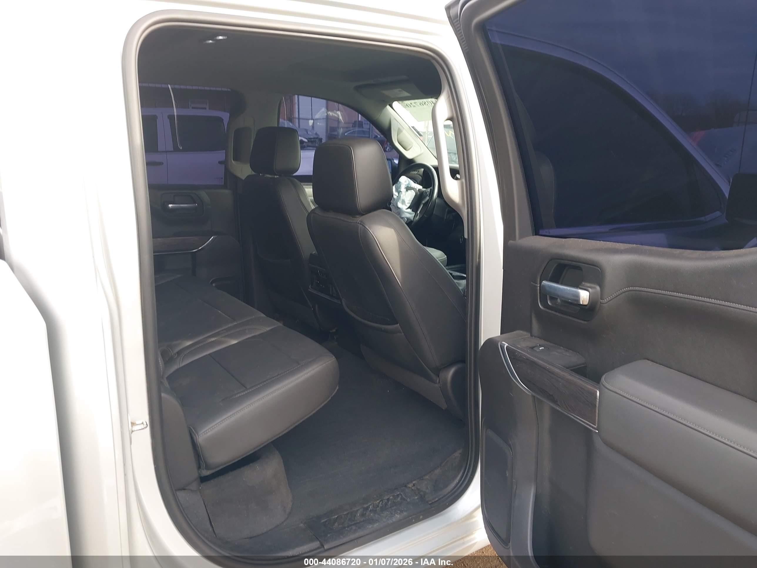 CHEVROLET SILVERADO image 8
