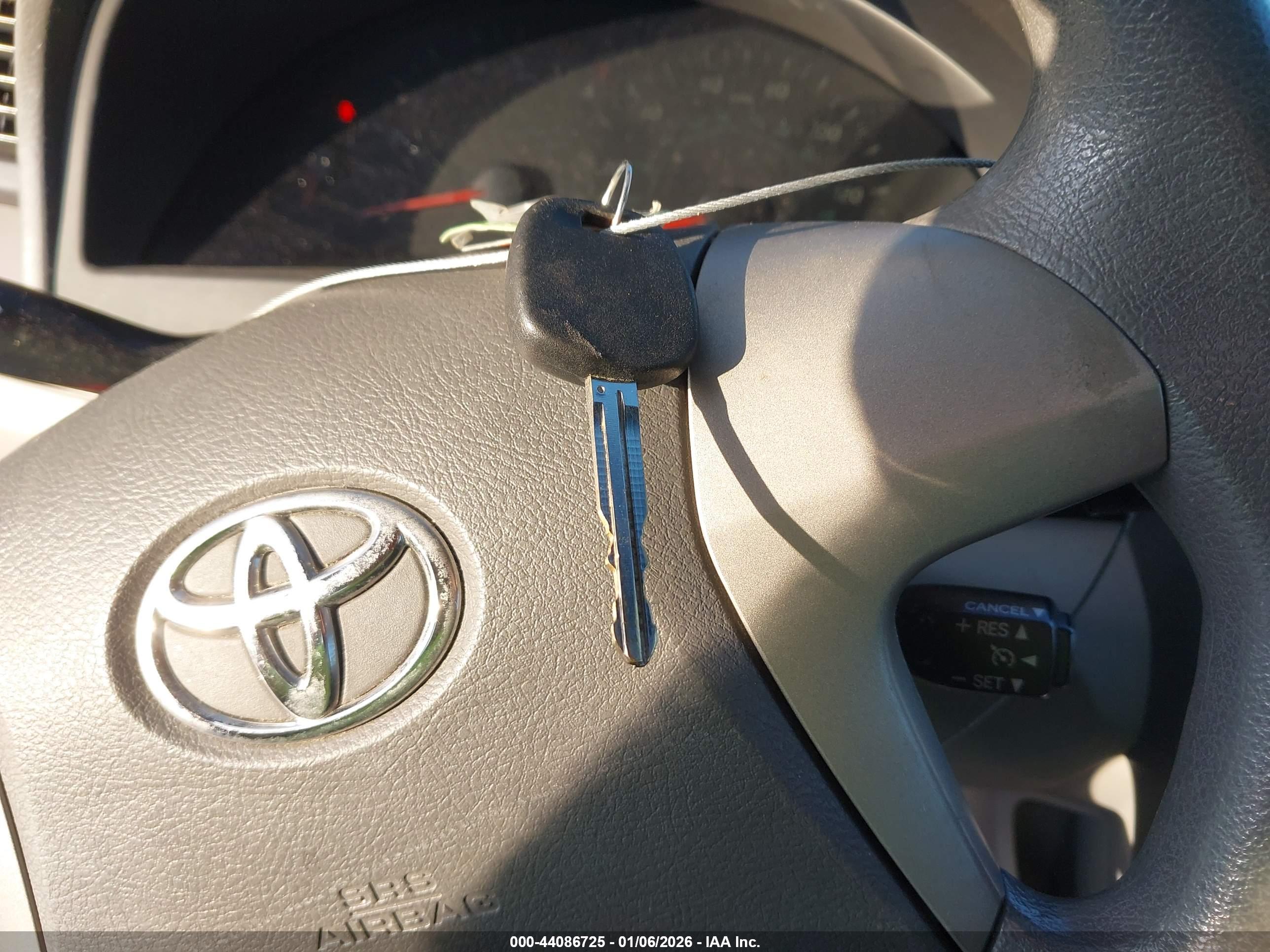 TOYOTA CAMRY image 11
