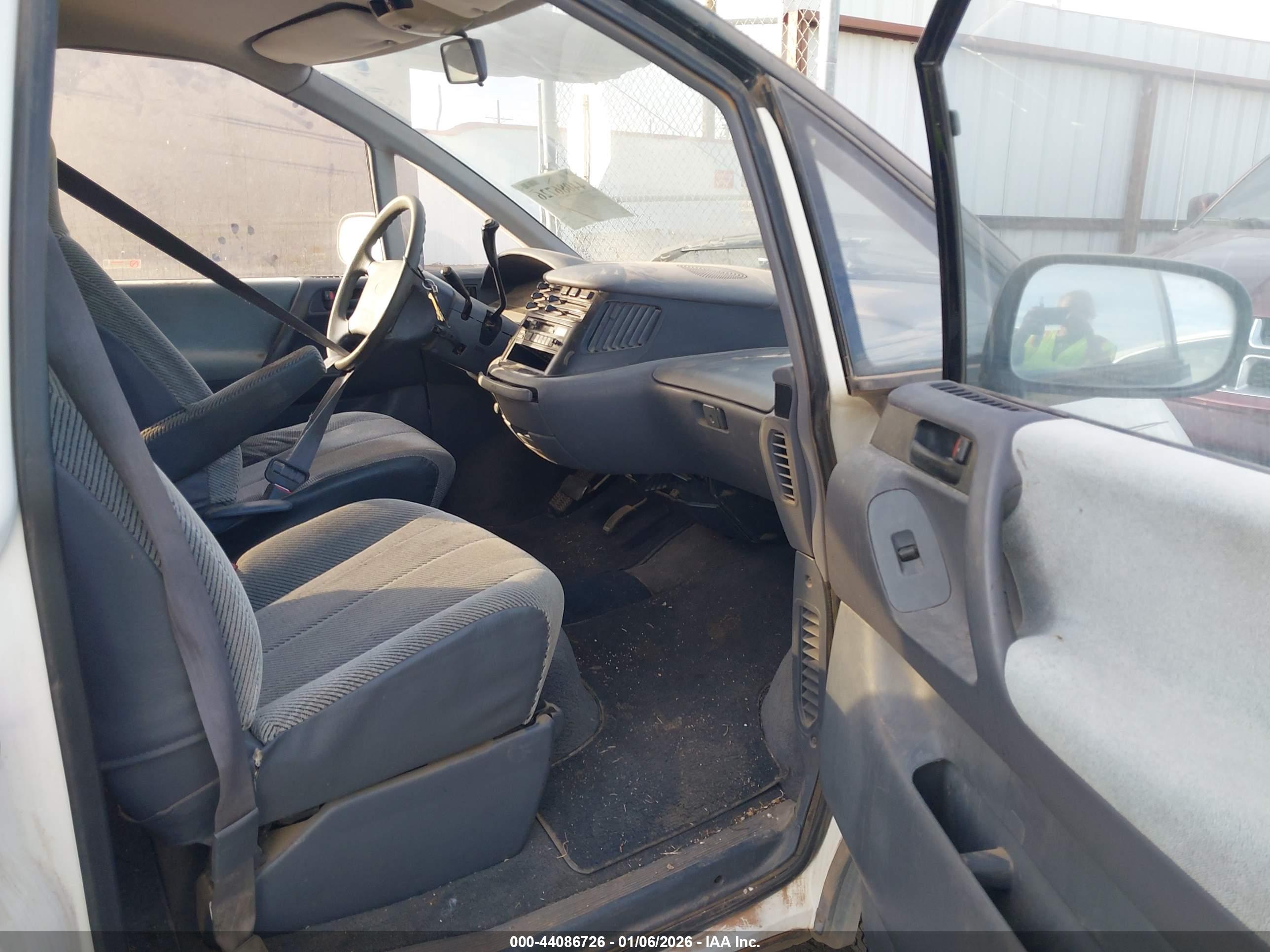 TOYOTA PREVIA image 5